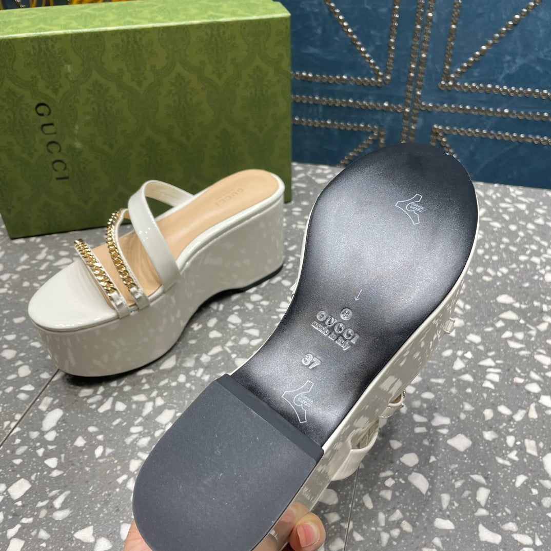 HIGH WEDGE PLATFORM IN WHITE CALFSKIN WITH GOLD HARDWARE