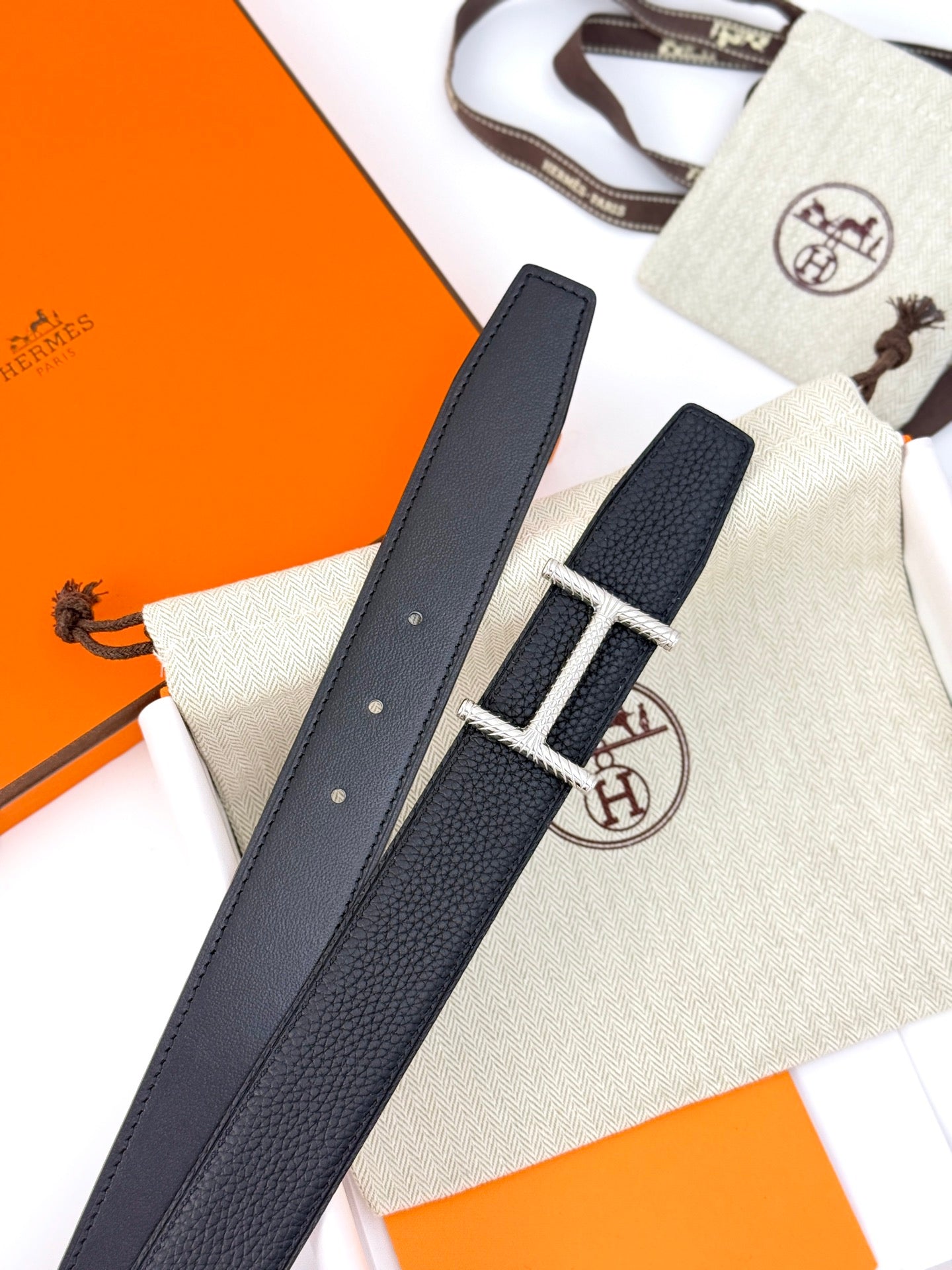 HM 32mm Silver Hisseo belt & Reversible Black leather 186447