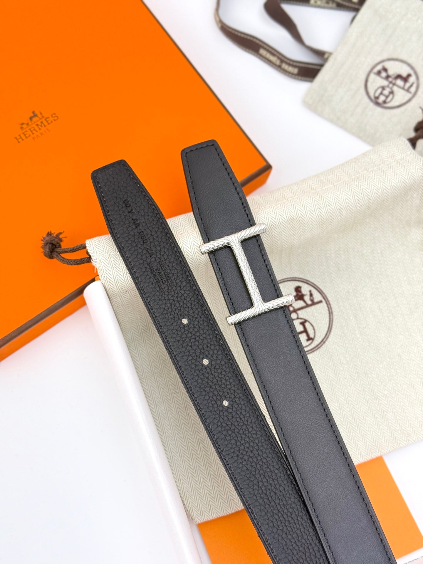 HM 32mm Silver Hisseo belt & Reversible Black leather 186447