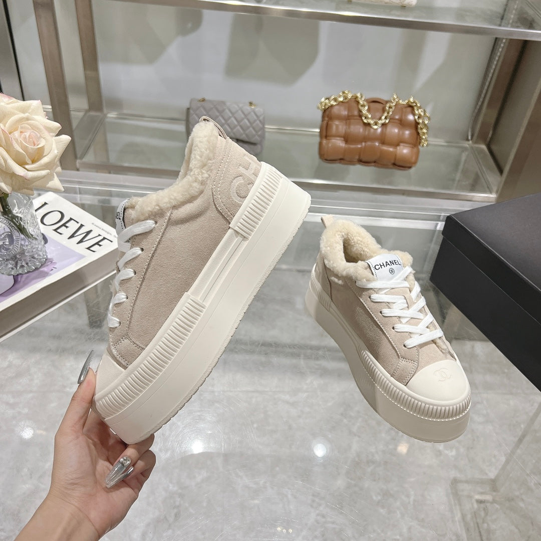 CC Sneaker Light Beige Suede With Wool Lining  944557