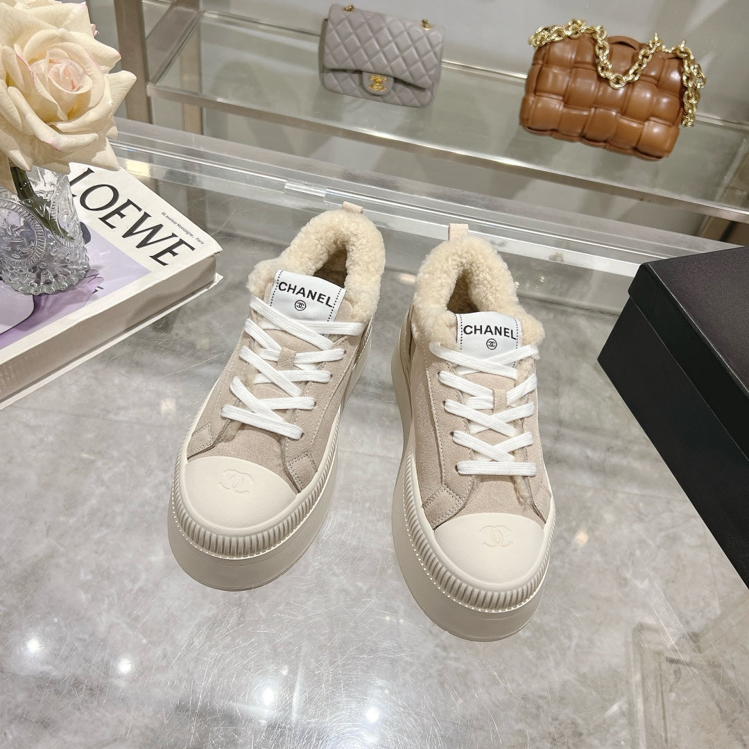 CC Sneaker Light Beige Suede With Wool Lining  944557