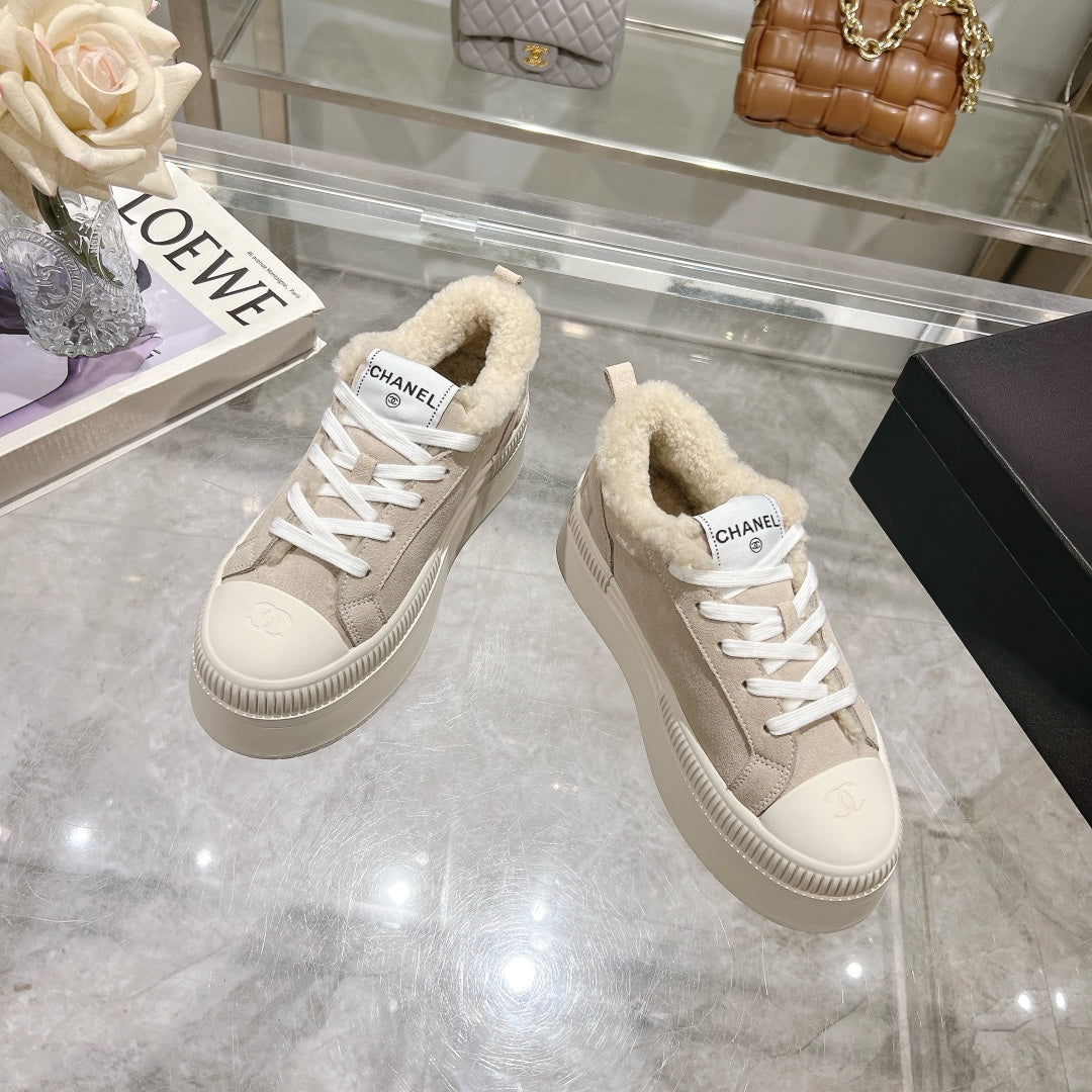 CC Sneaker Light Beige Suede With Wool Lining  944557