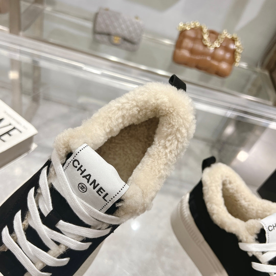 CC Sneaker Black Suede With Wool Lining 944560