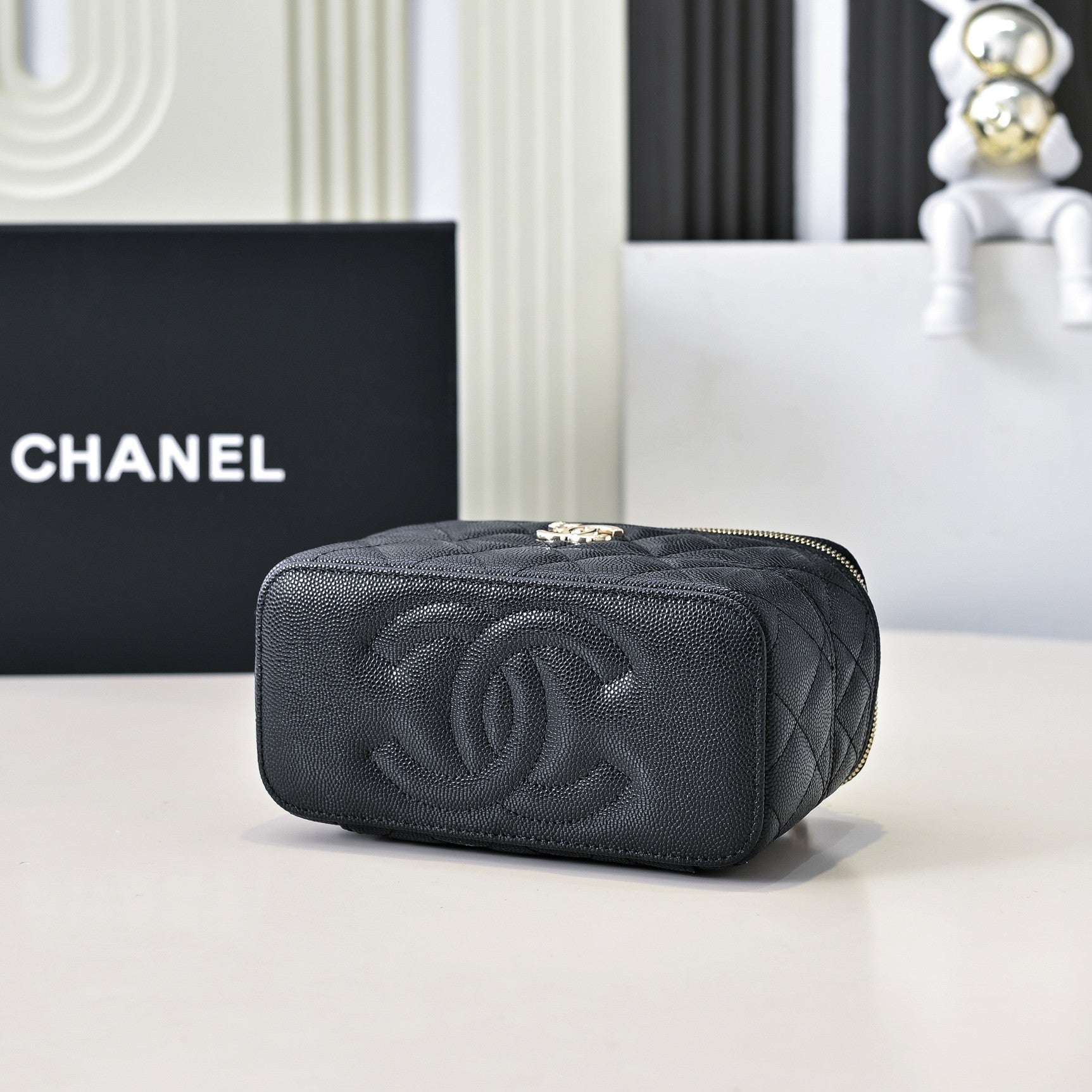 CC 25C Vanity Top Handle 17cm Black Grained Calfskin Light Gold Hardware