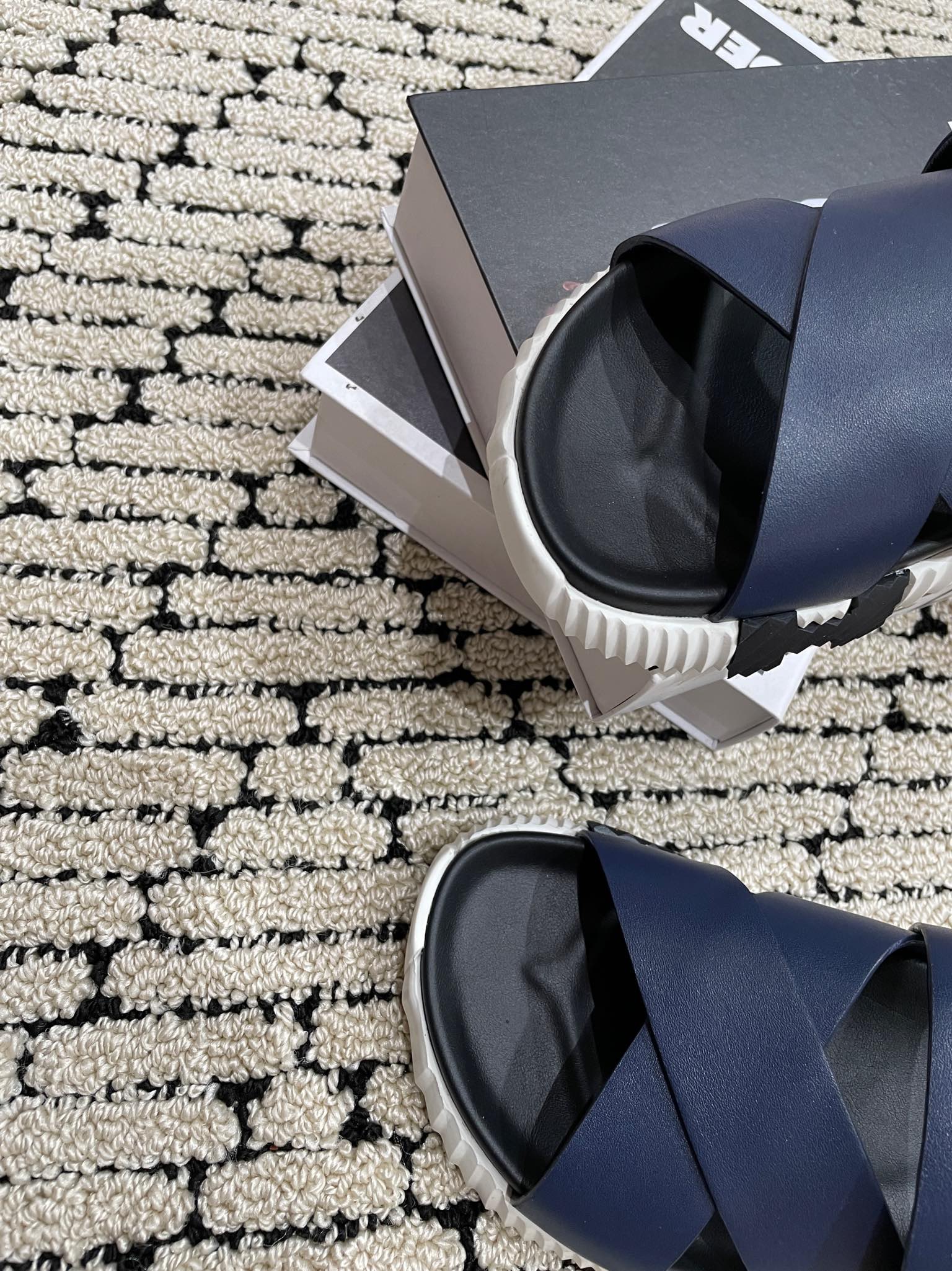 ELECTRIC SANDAL BLACK MIX NAVY CALFSKIN