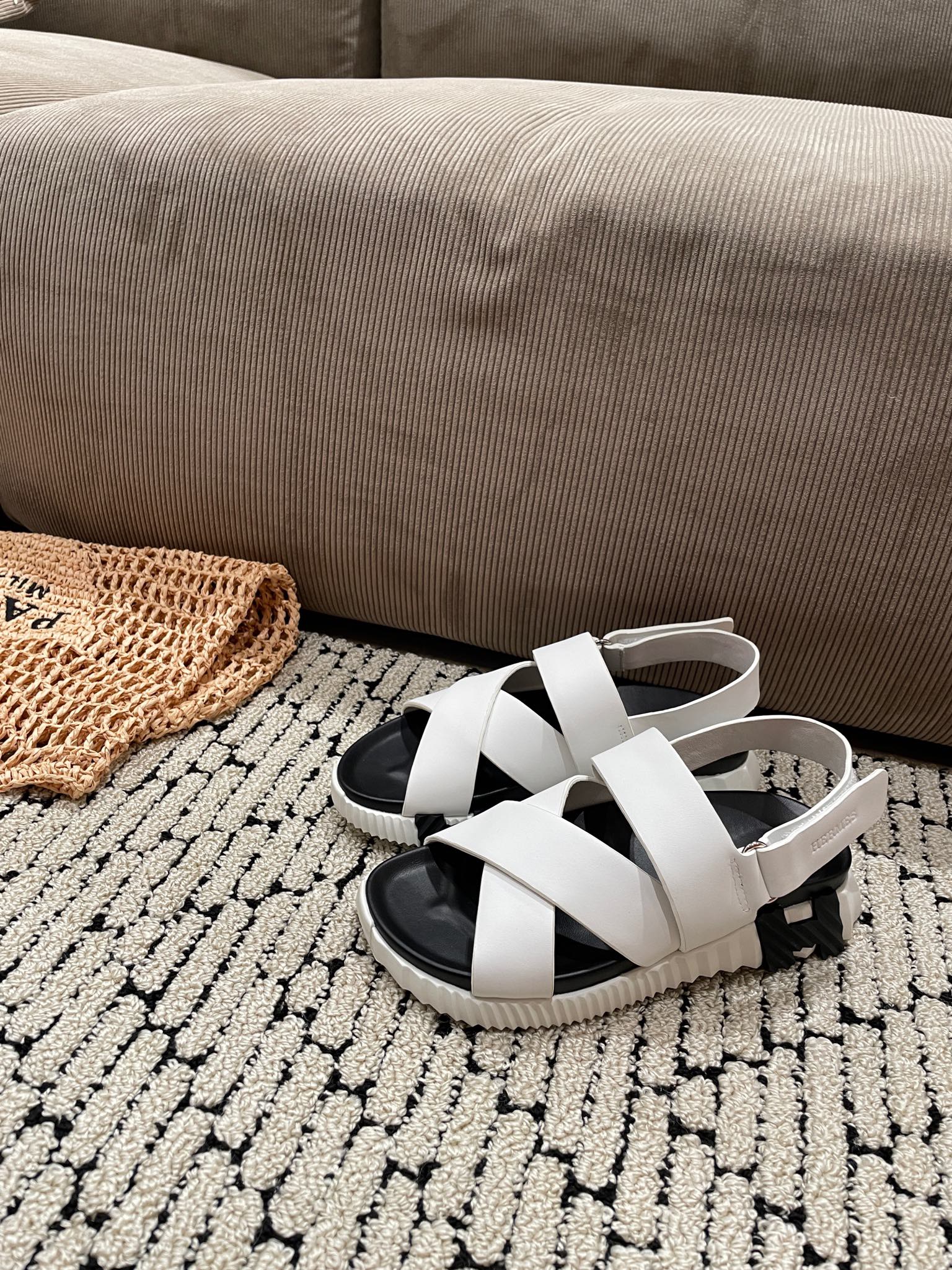 ELECTRIC SANDAL BLACK MIX CREAMY WHITE CALFSKIN