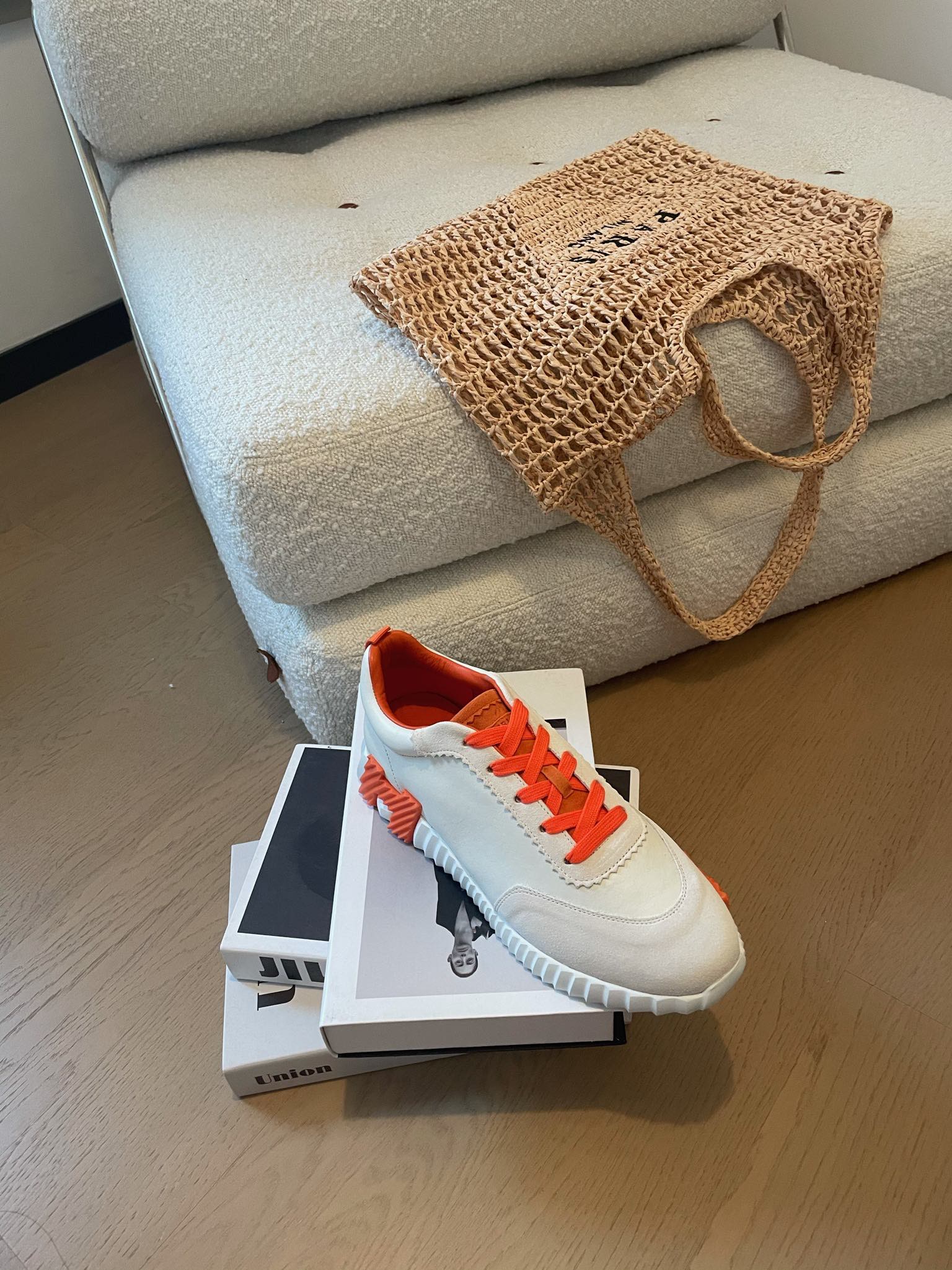 BOUNCING SNEAKERS WHITE CALFSKIN WITH ORANGE LACES