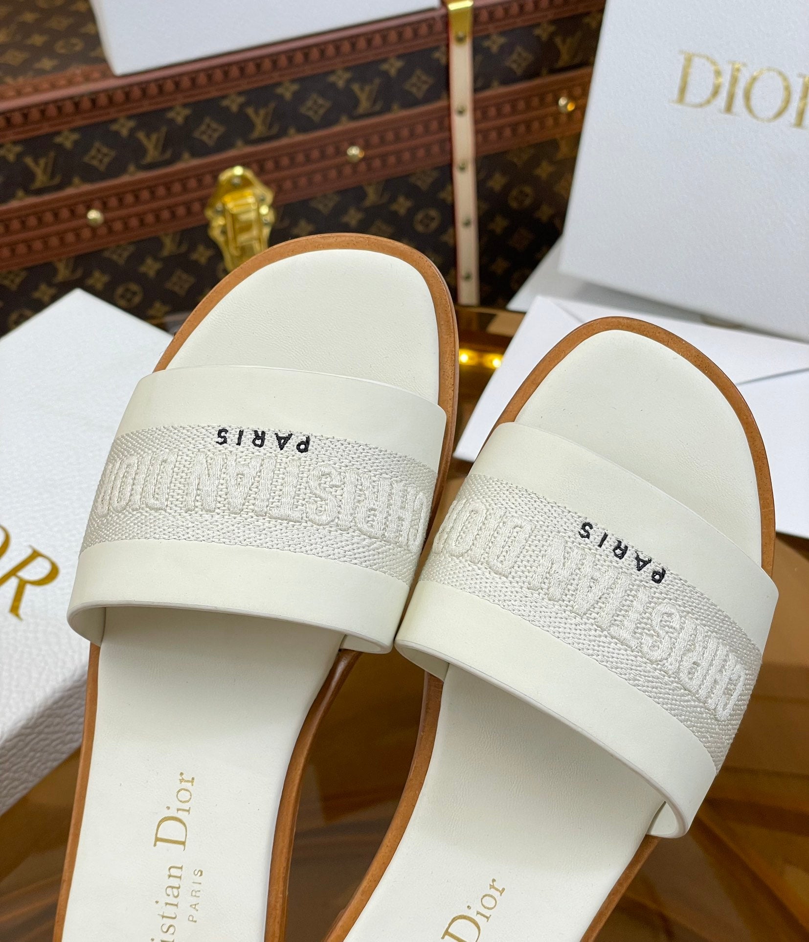 cd slide white calfskin embroidered cotton