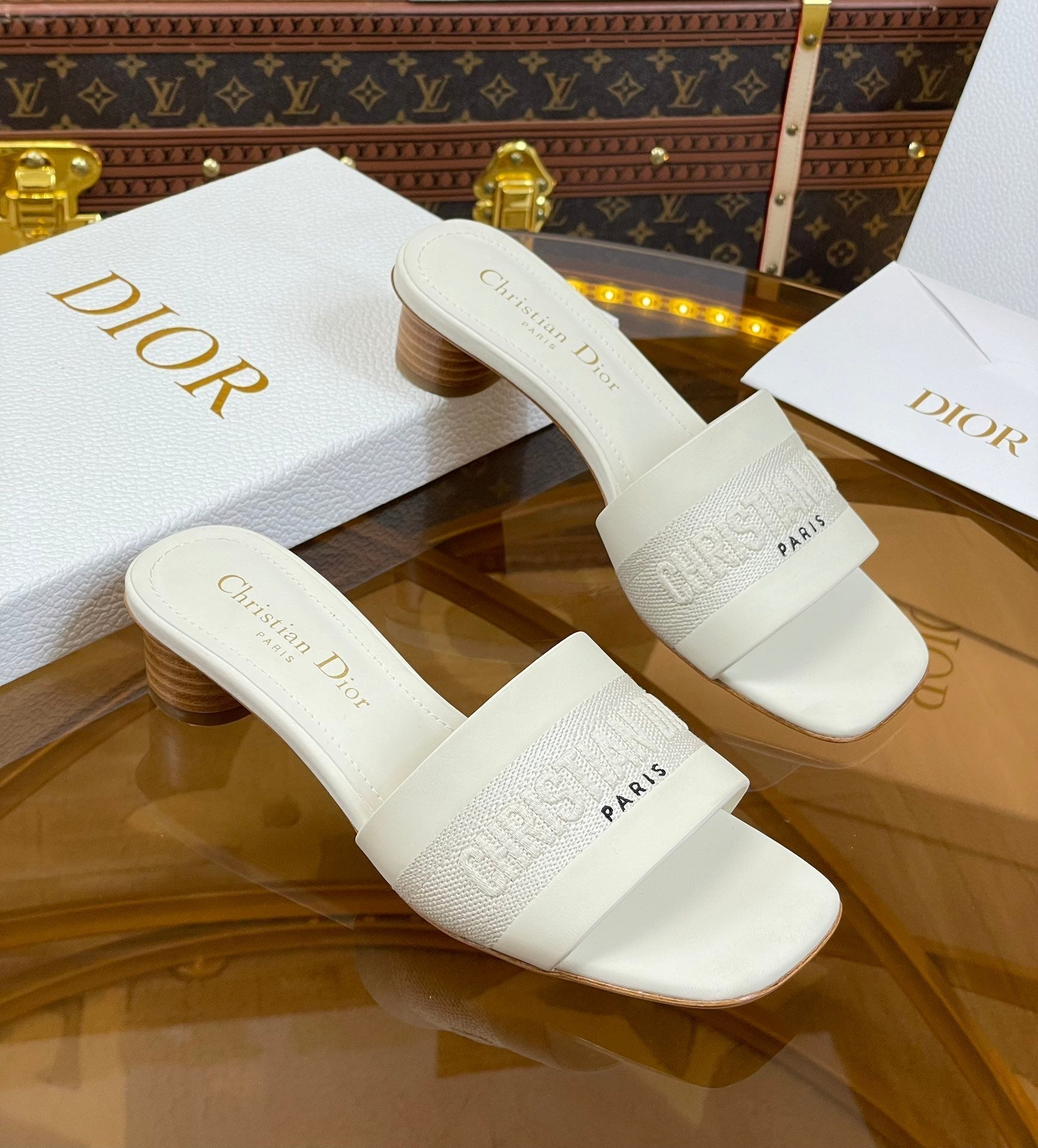 cd slide 45 white calfskin embroidered cotton