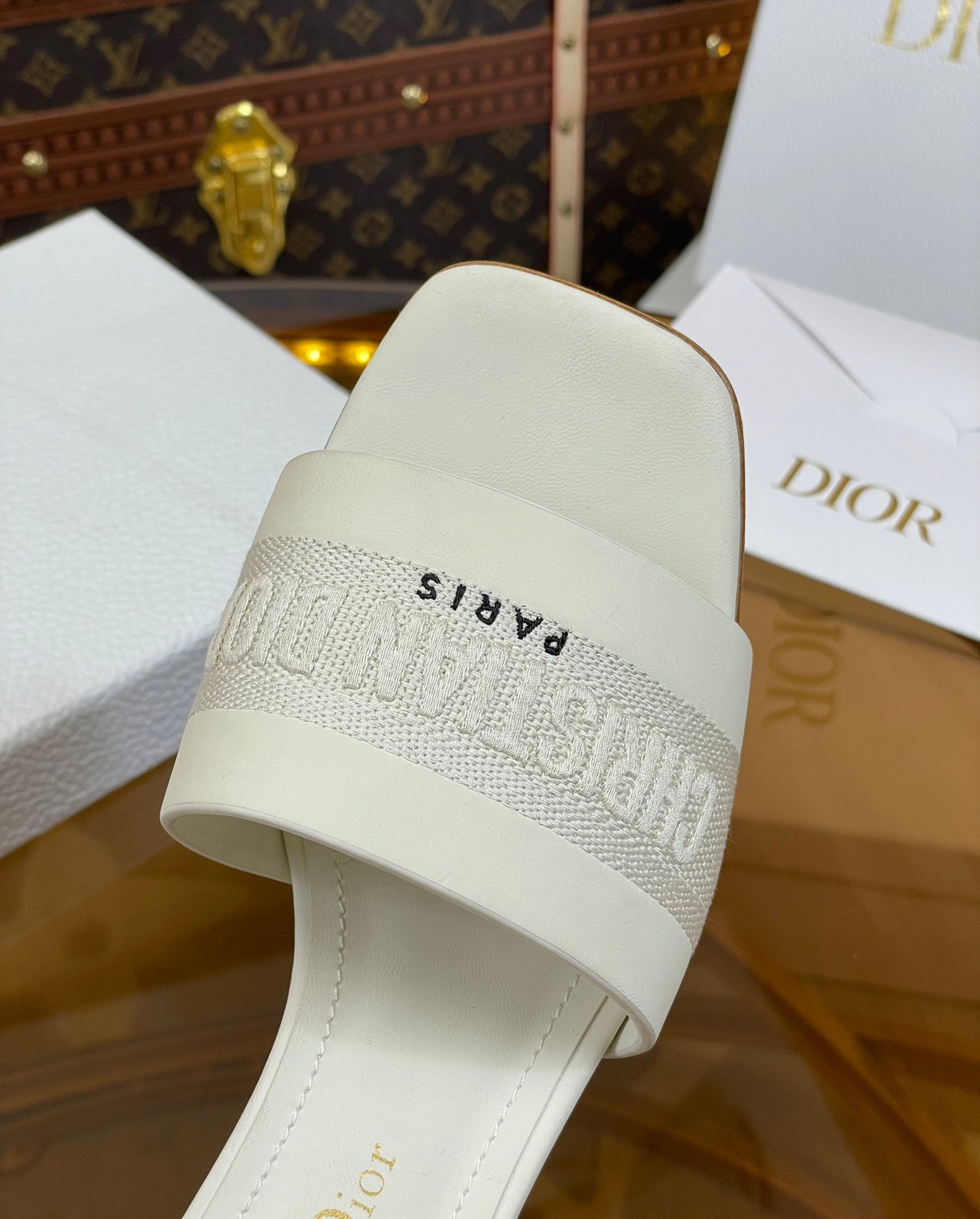 cd slide 45 white calfskin embroidered cotton