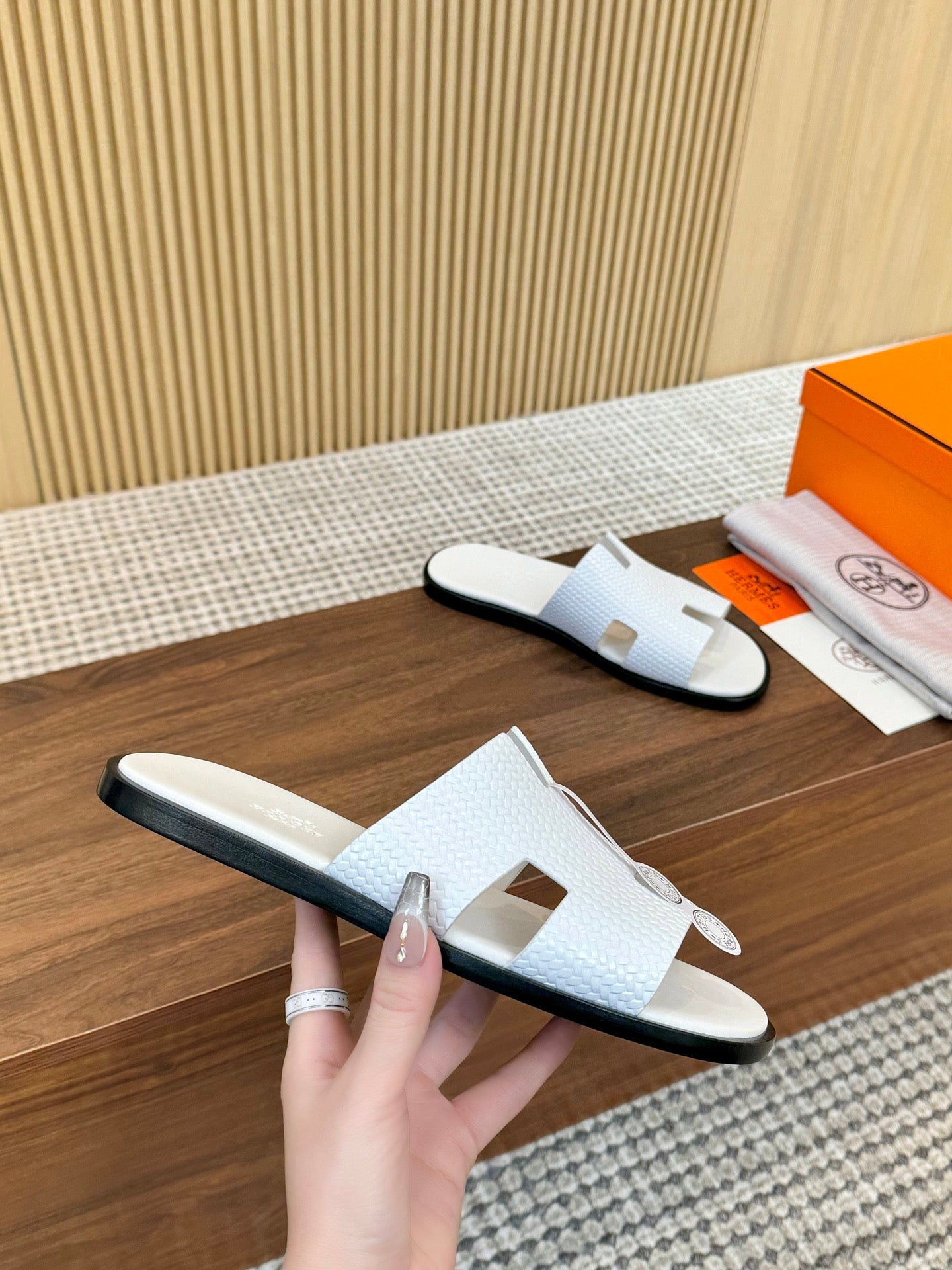 HM Izmir Sandal White Rose Leather 294341