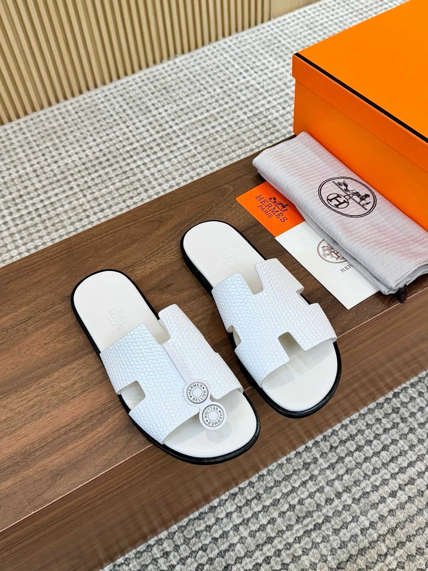 HM Izmir Sandal White Rose Leather 294341