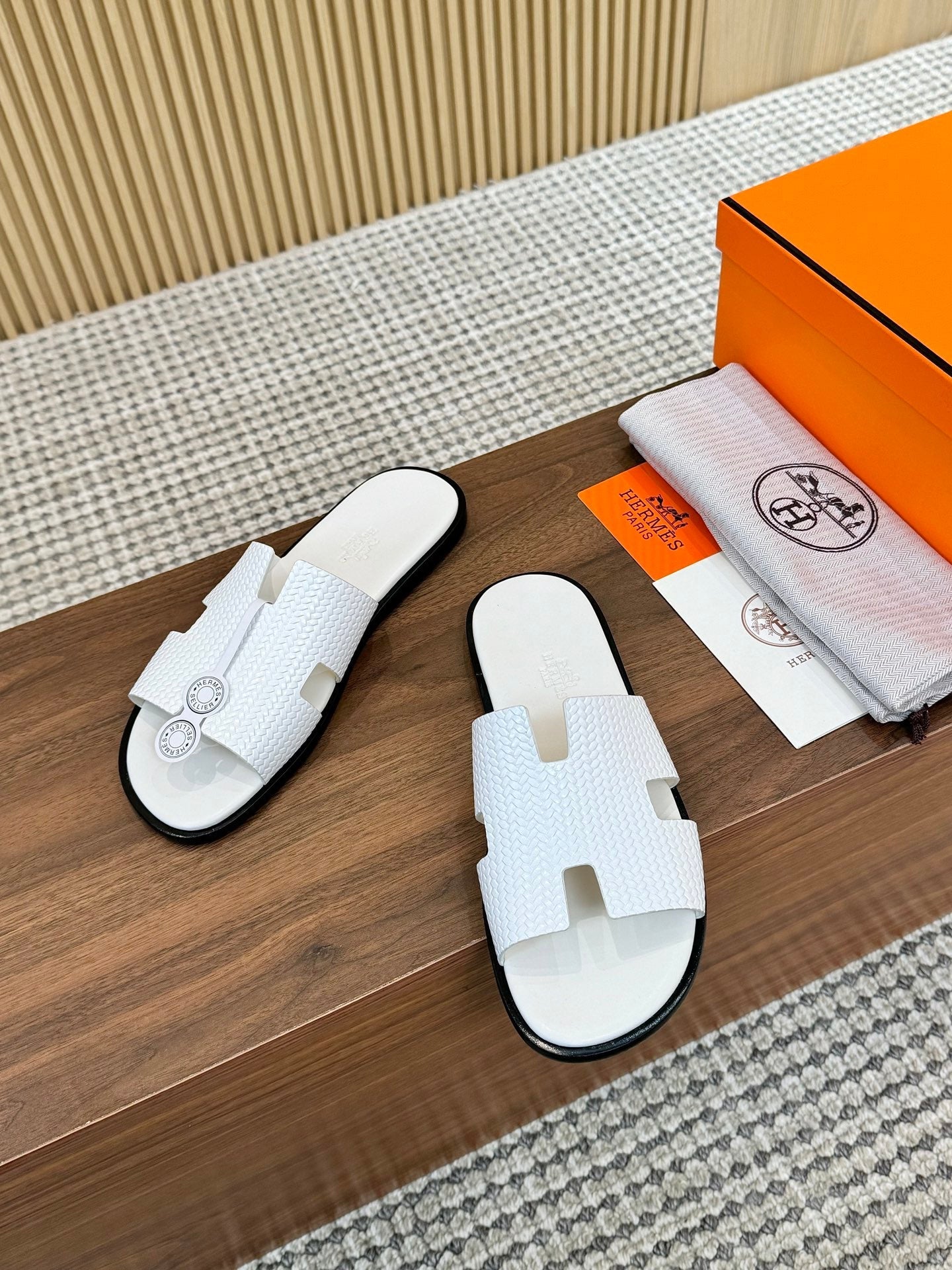 HM Izmir Sandal White Rose Leather 294341