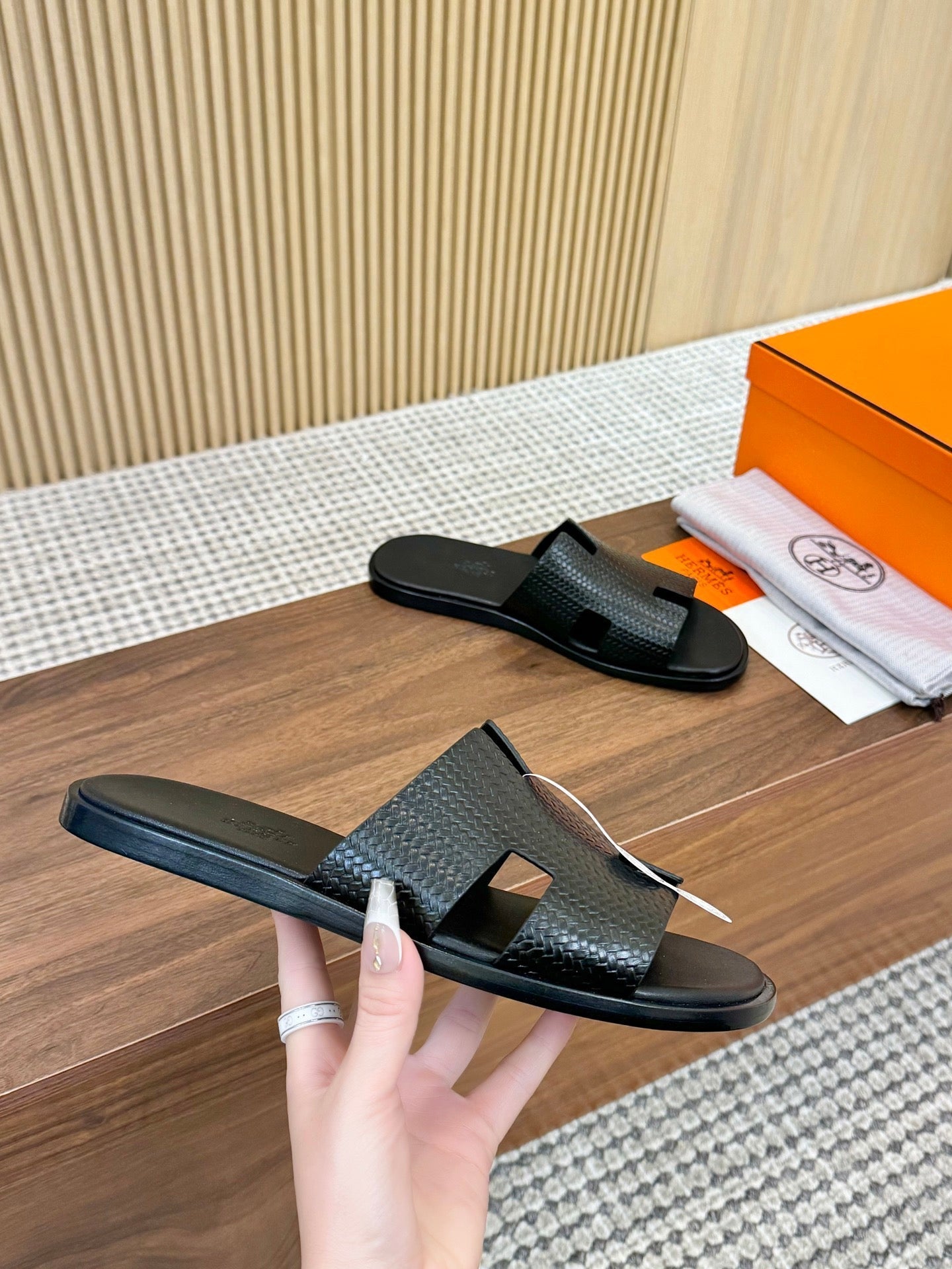 HM Izmir Sandal Black Rose Leather 294342