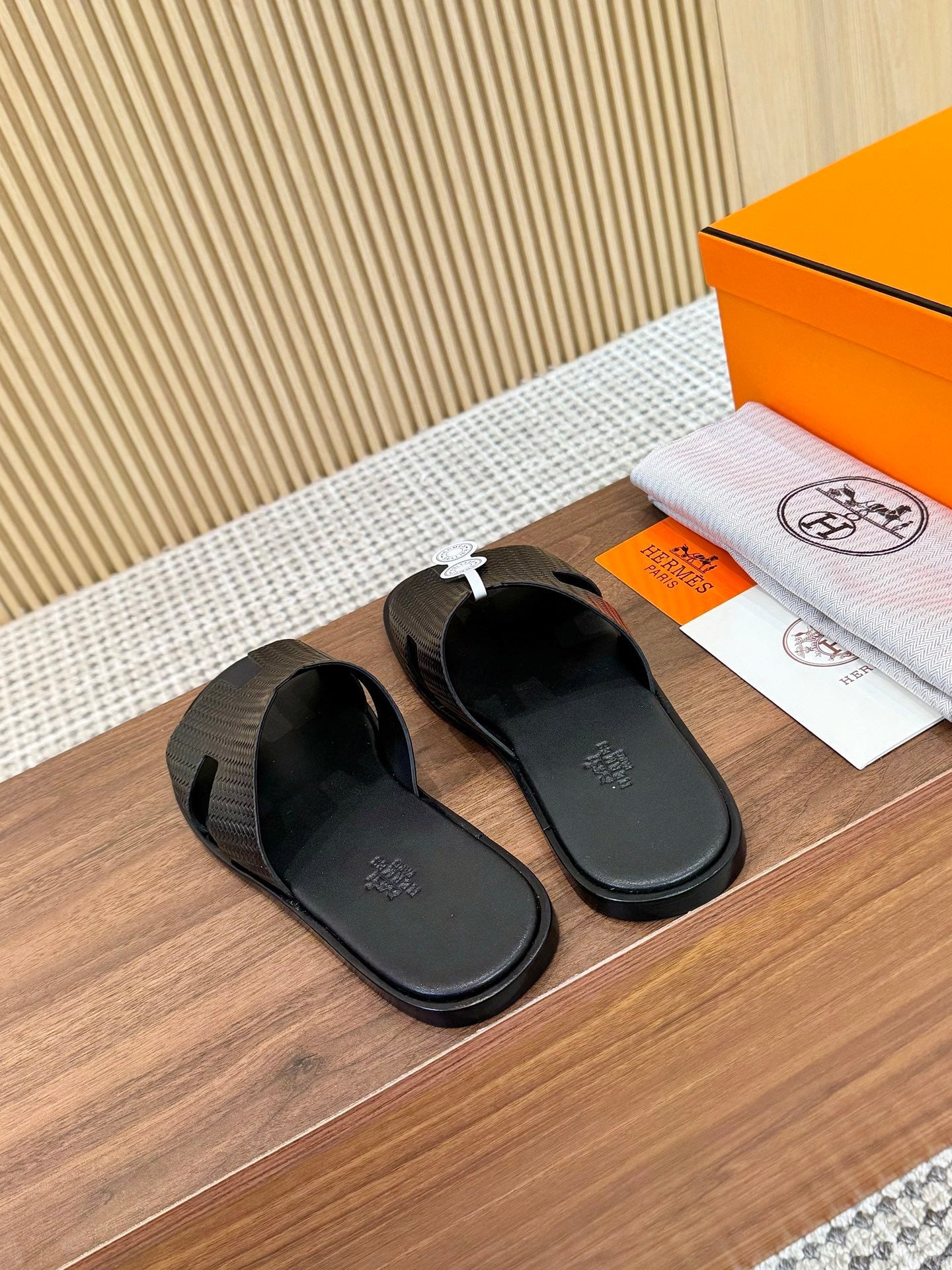 HM Izmir Sandal Black Rose Leather 294342