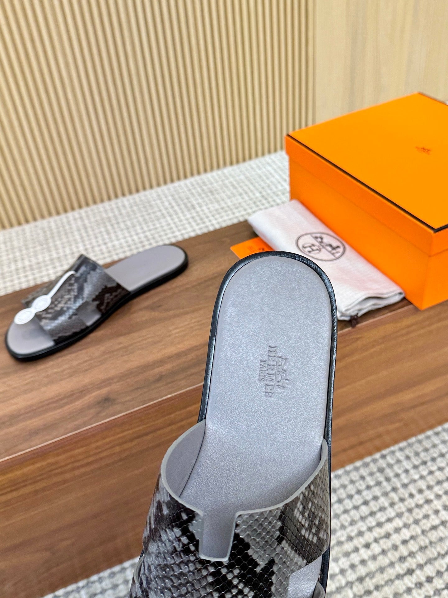 HM Izmir Sandal Gray Rose Leather 294343