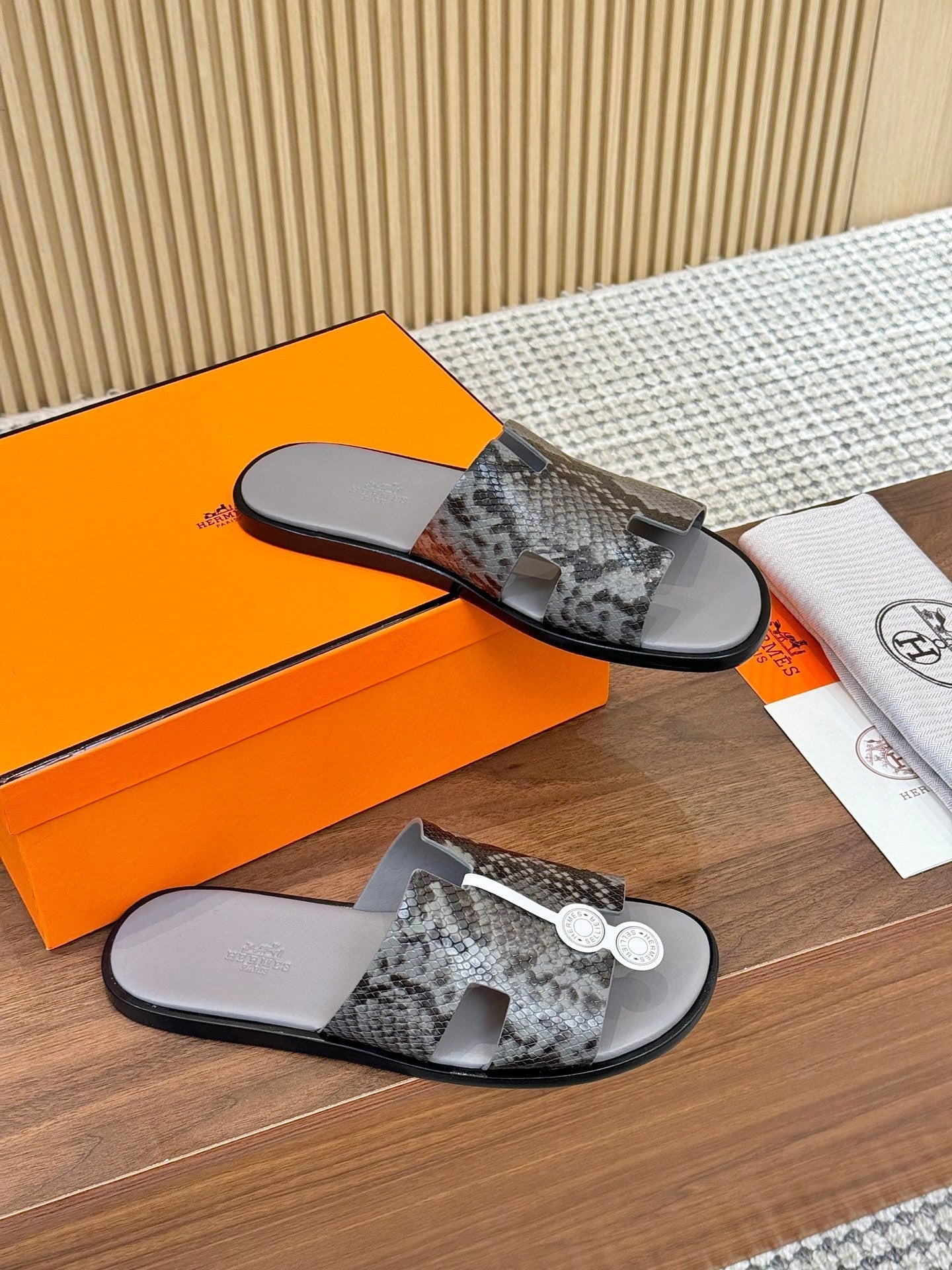 HM Izmir Sandal Gray Rose Leather 294343