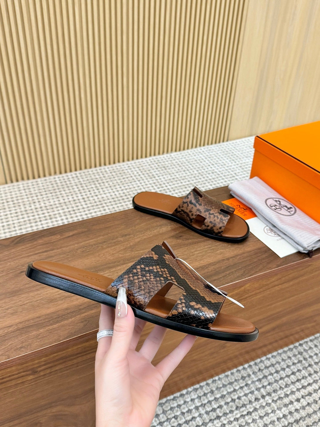 HM Izmir Sandal Brown Rose Leather 294344