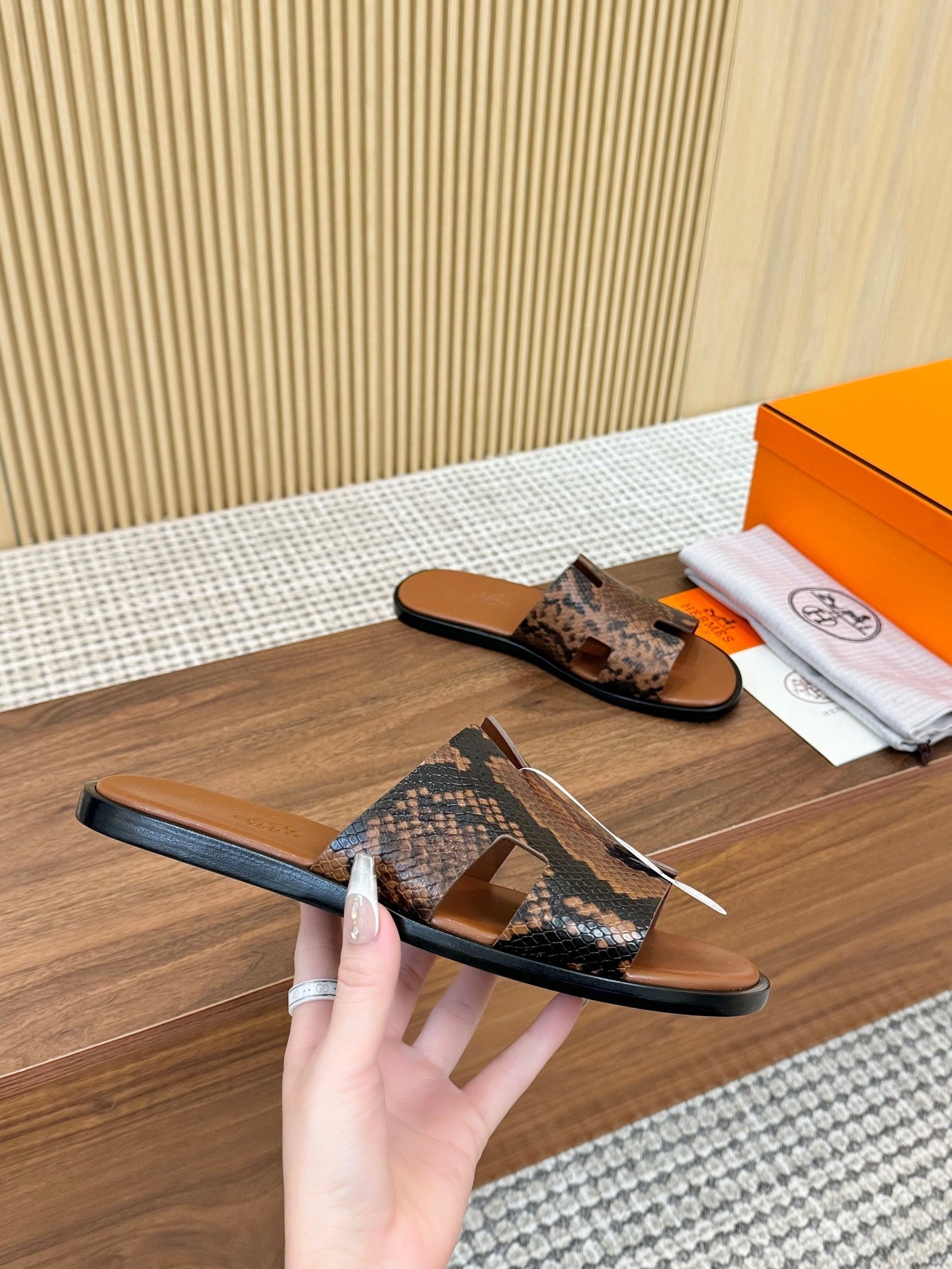 HM Izmir Sandal Brown Rose Leather 294344