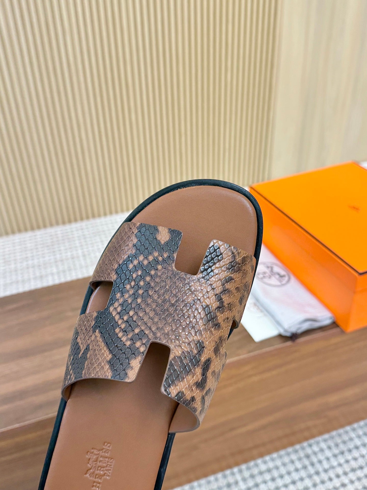 HM Izmir Sandal Brown Rose Leather 294344