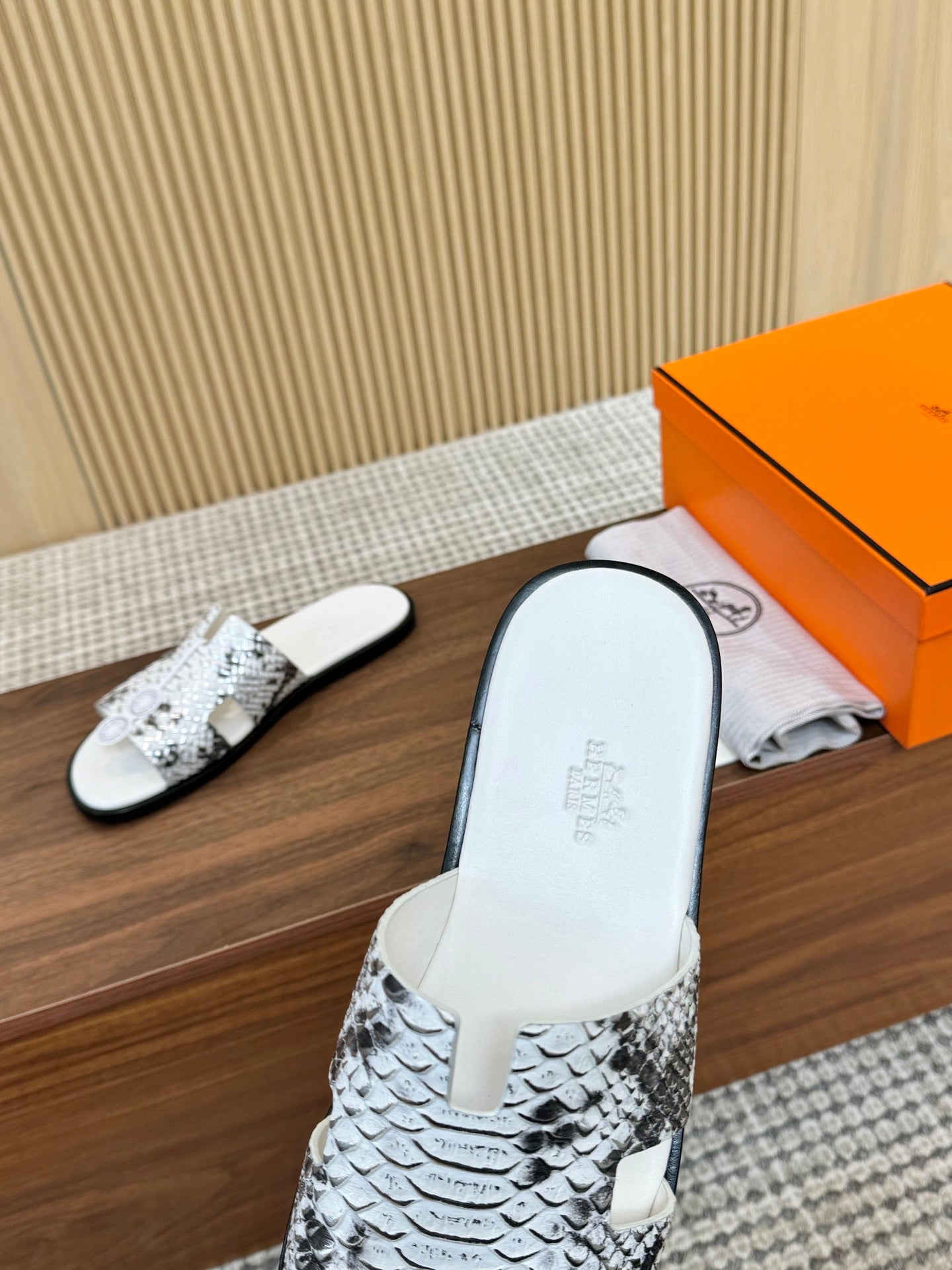 HM Izmir Sandal White Rose Leather 294345