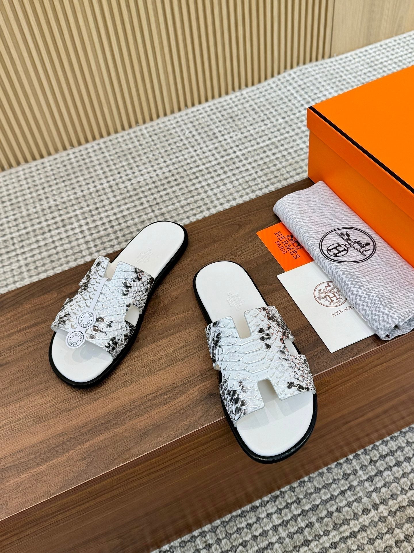 HM Izmir Sandal White Rose Leather 294345