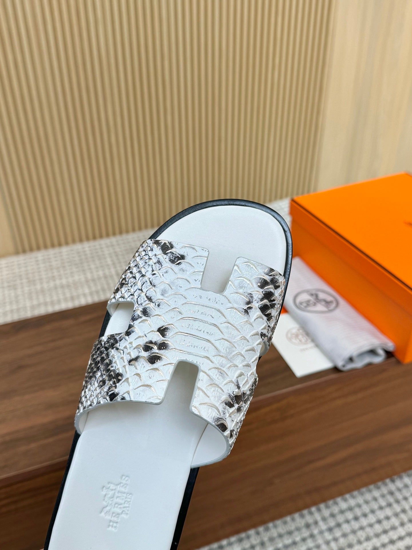 HM Izmir Sandal White Rose Leather 294345