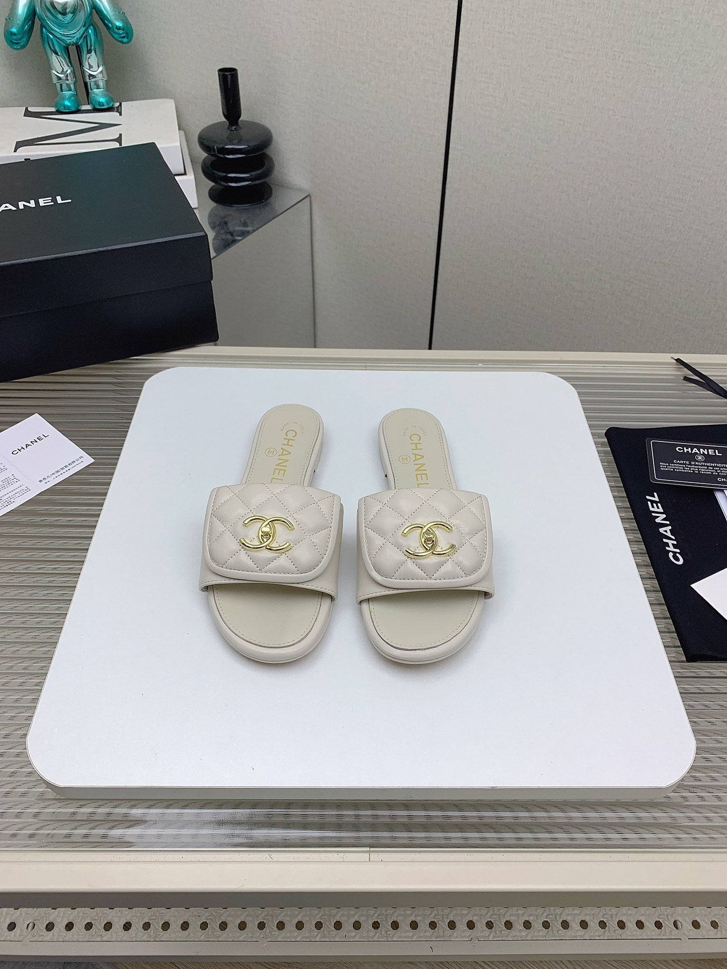 CC Slippers In White Quilted Lambskin 148961