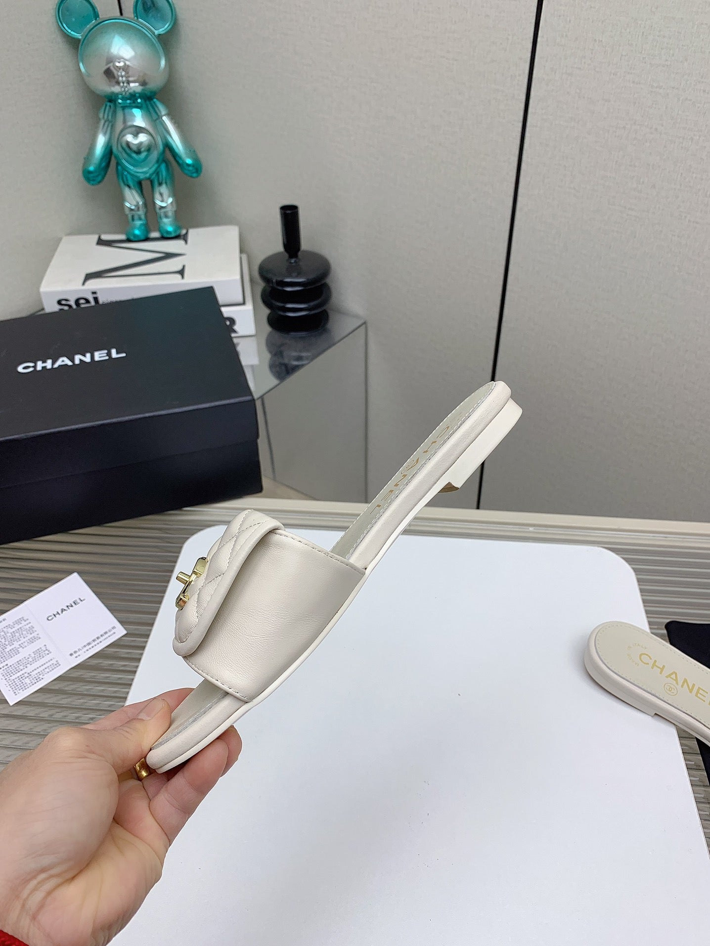 CC Slippers In White Quilted Lambskin 148961