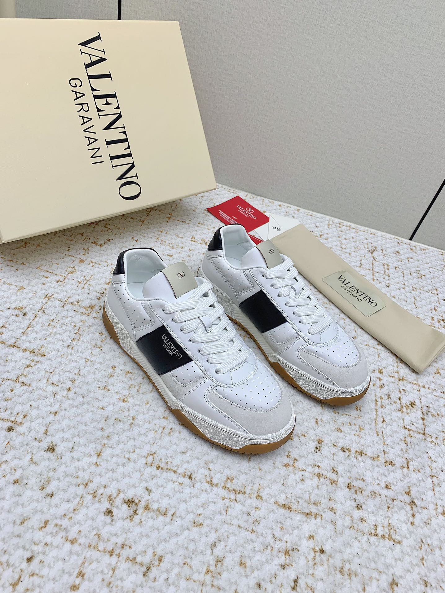 VT 25 Low Top Garavani Sneaker White Blue Cowhide 331678