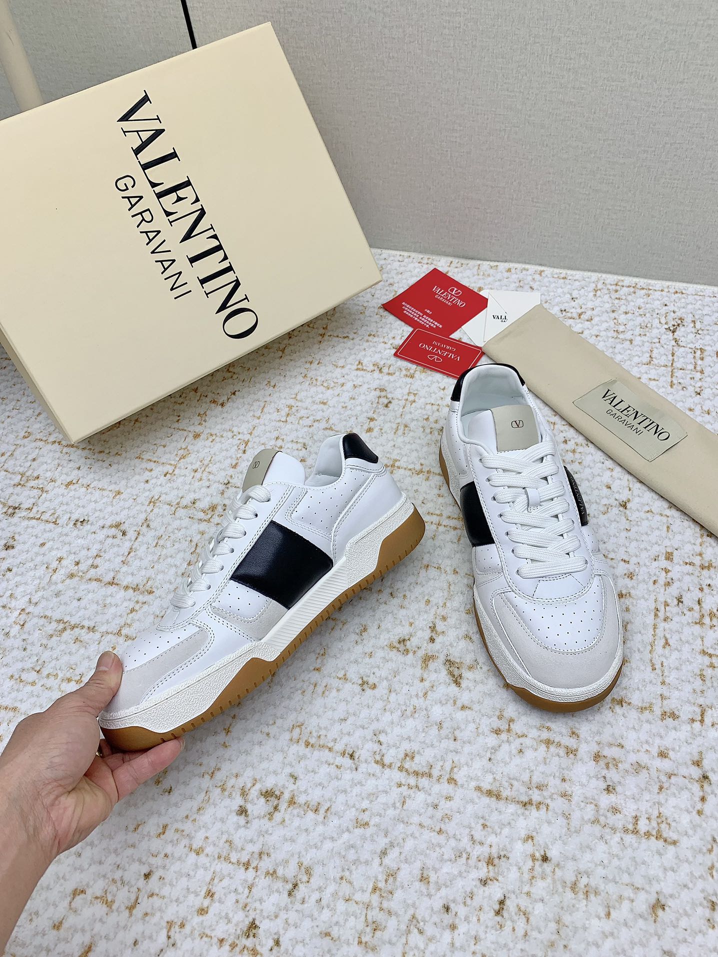 VT 25 Low Top Garavani Sneaker White Blue Cowhide 331678