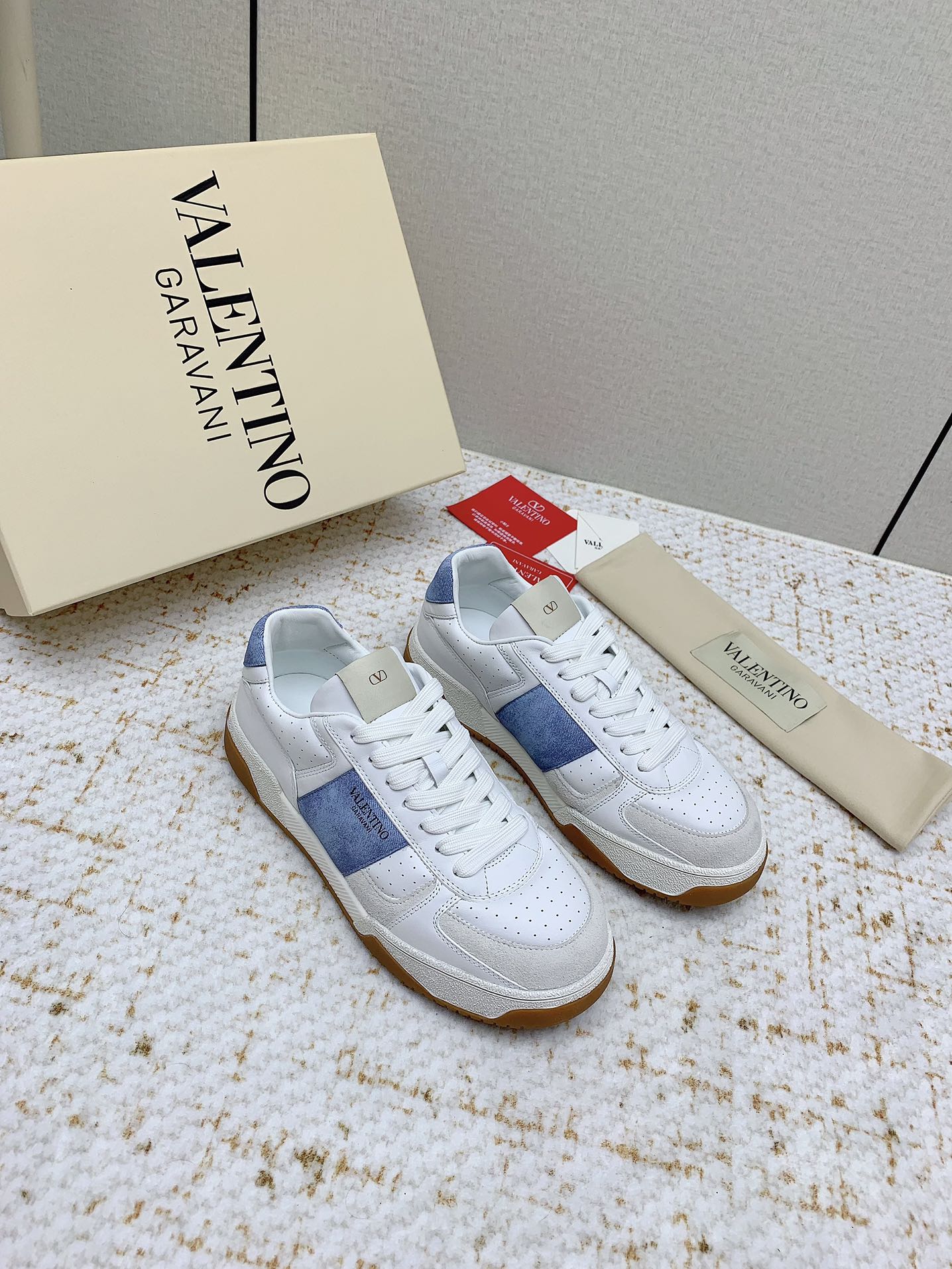 VT 25 Low Top Garavani Sneaker Denim White Cowhide