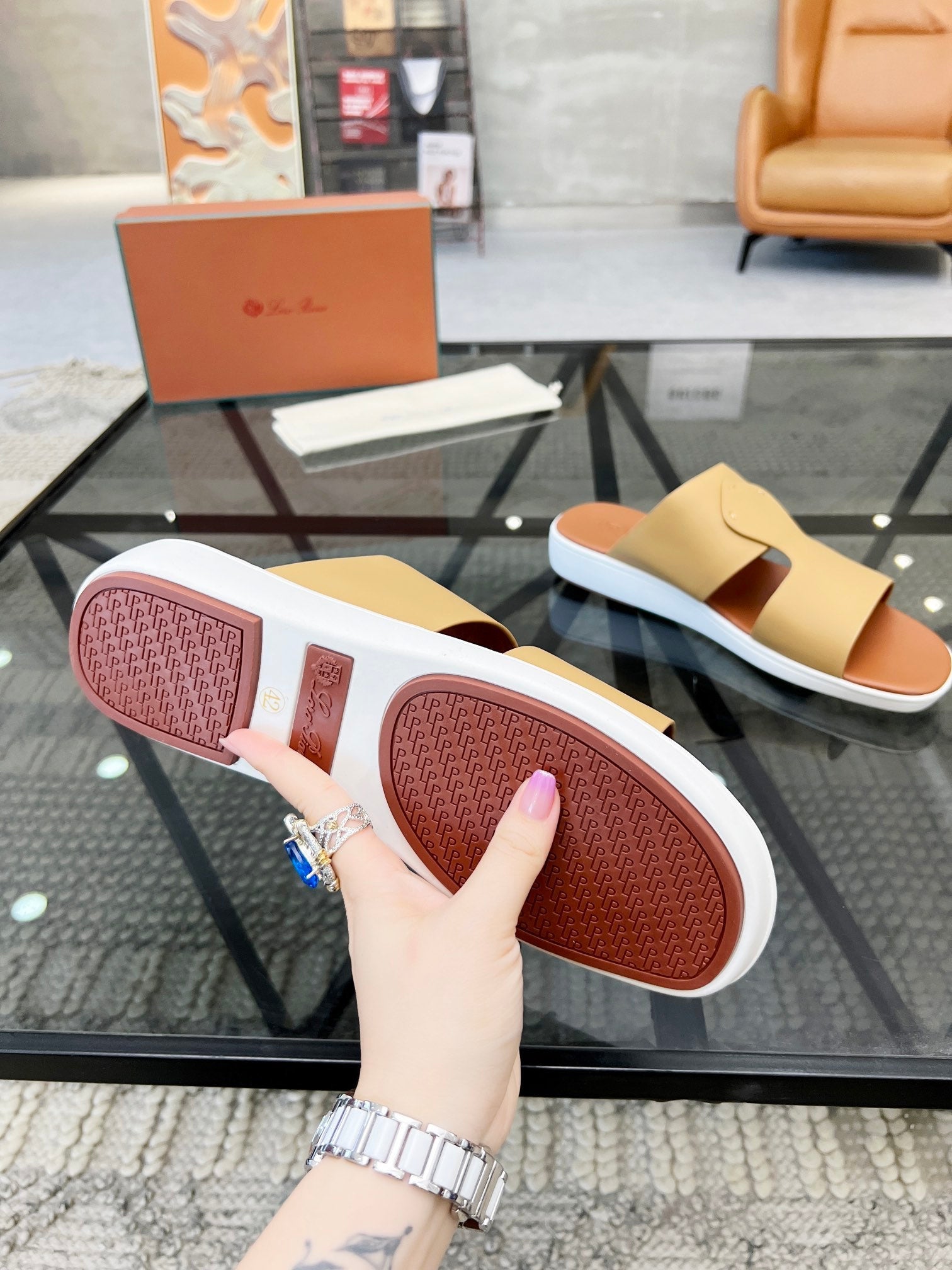 LP CROSSOVER SLIPPERS PALE ORANGE CALFSKIN