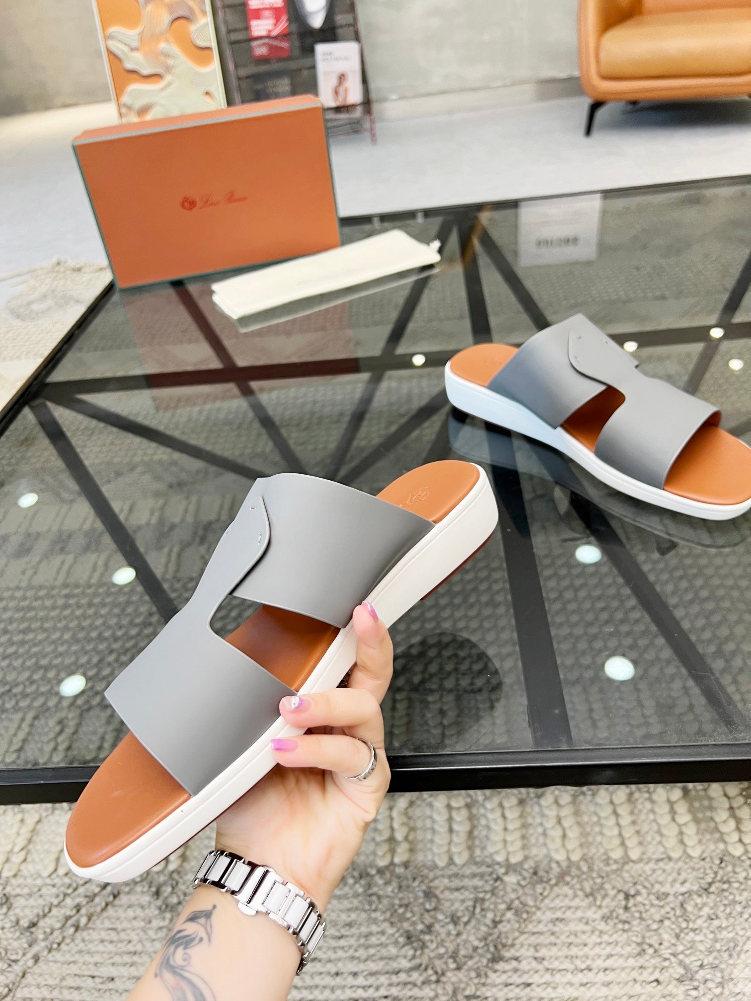 LP CROSSOVER SLIPPERS LIGHT GRAY CALFSKIN