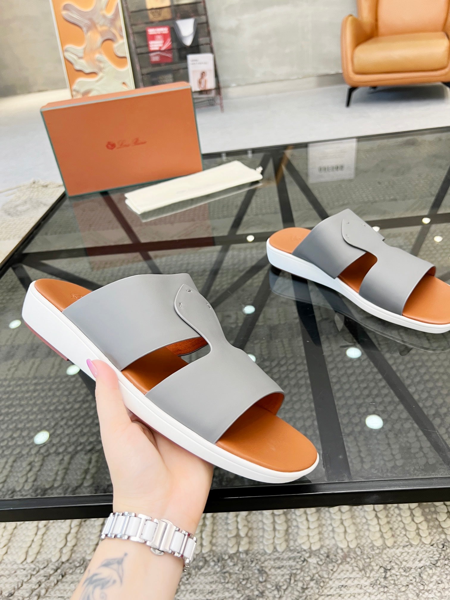 LP CROSSOVER SLIPPERS LIGHT GRAY CALFSKIN