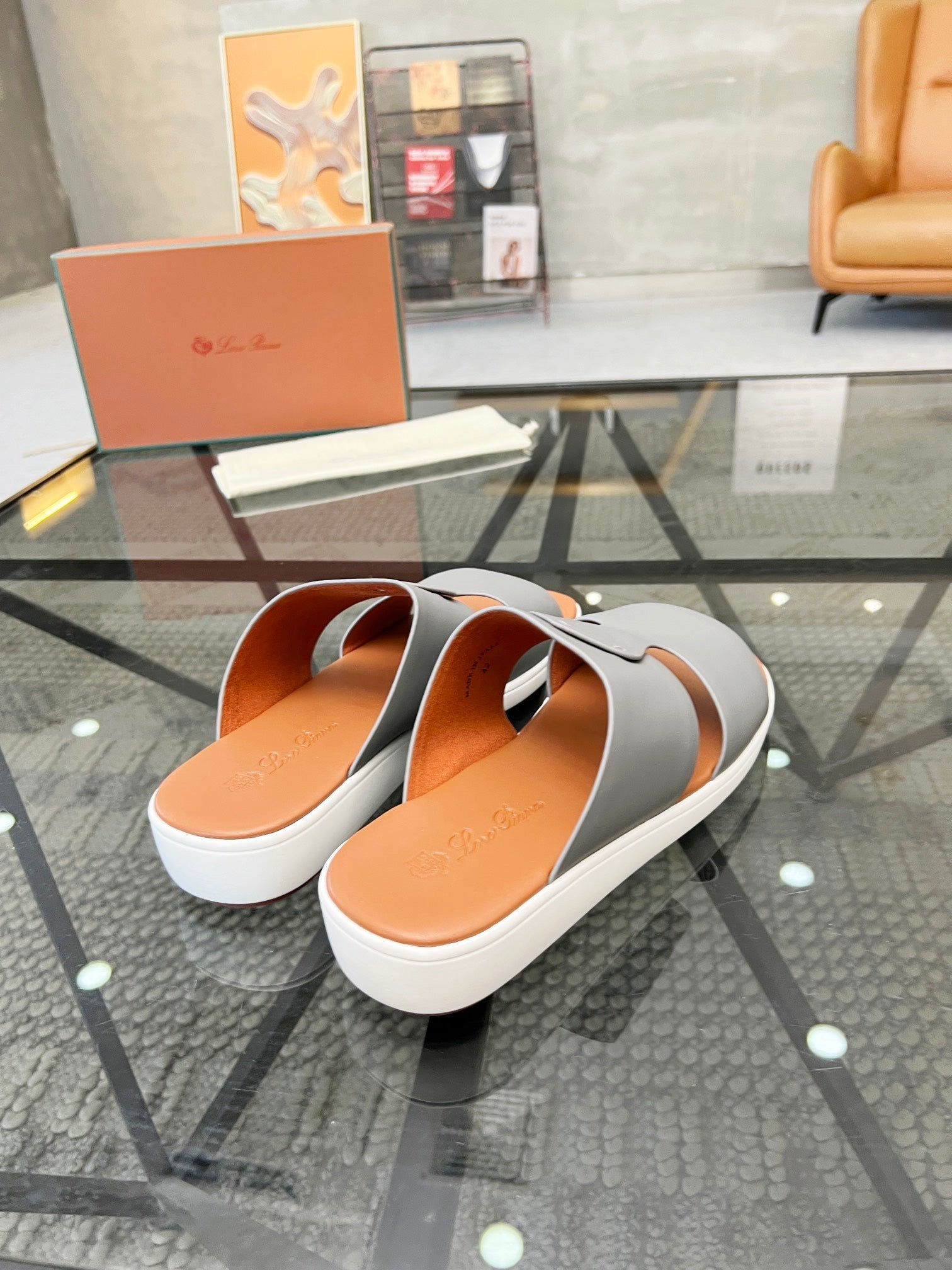 LP CROSSOVER SLIPPERS LIGHT GRAY CALFSKIN