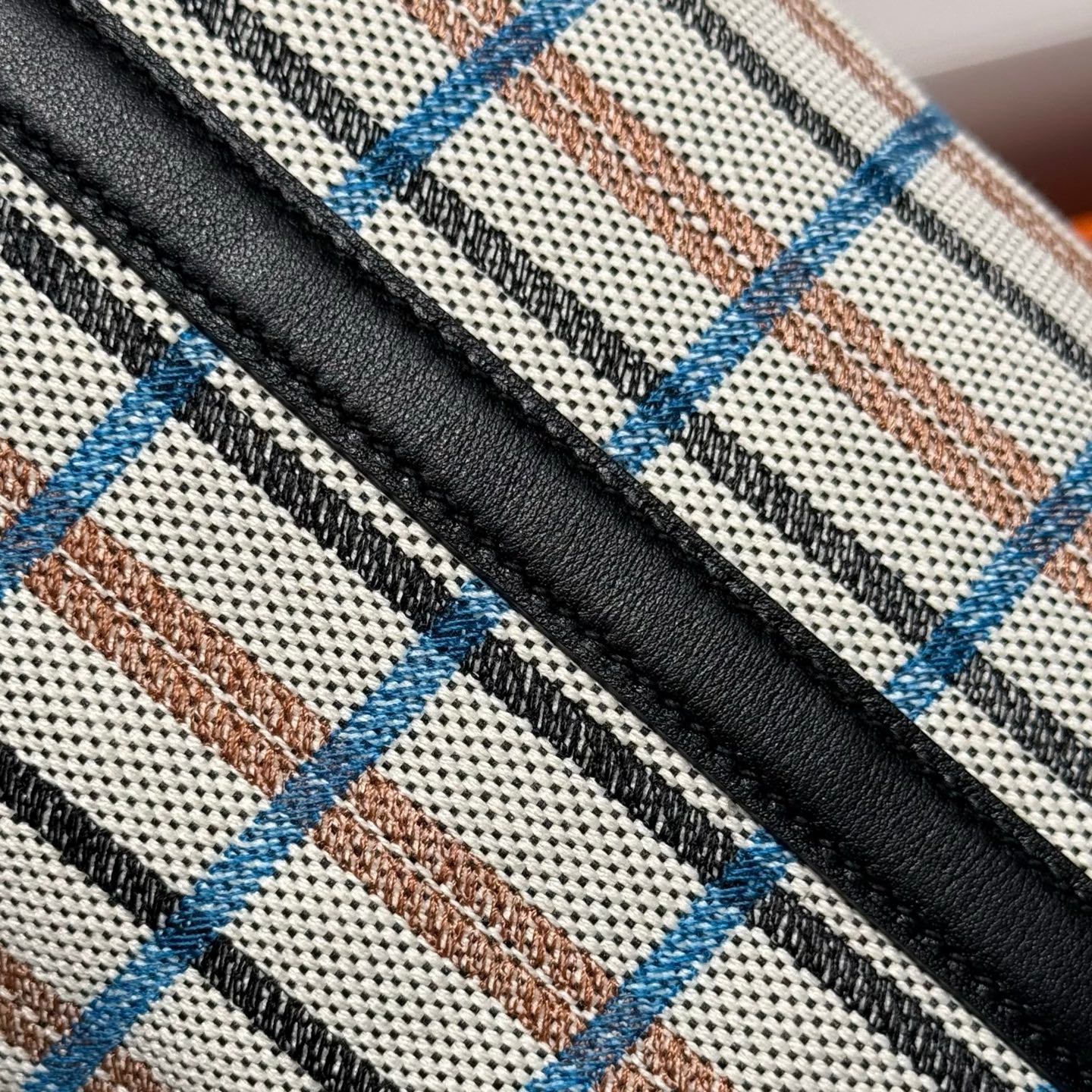 Picotin Lock 18 Black Swift Calfskin Multicolor H Canvas