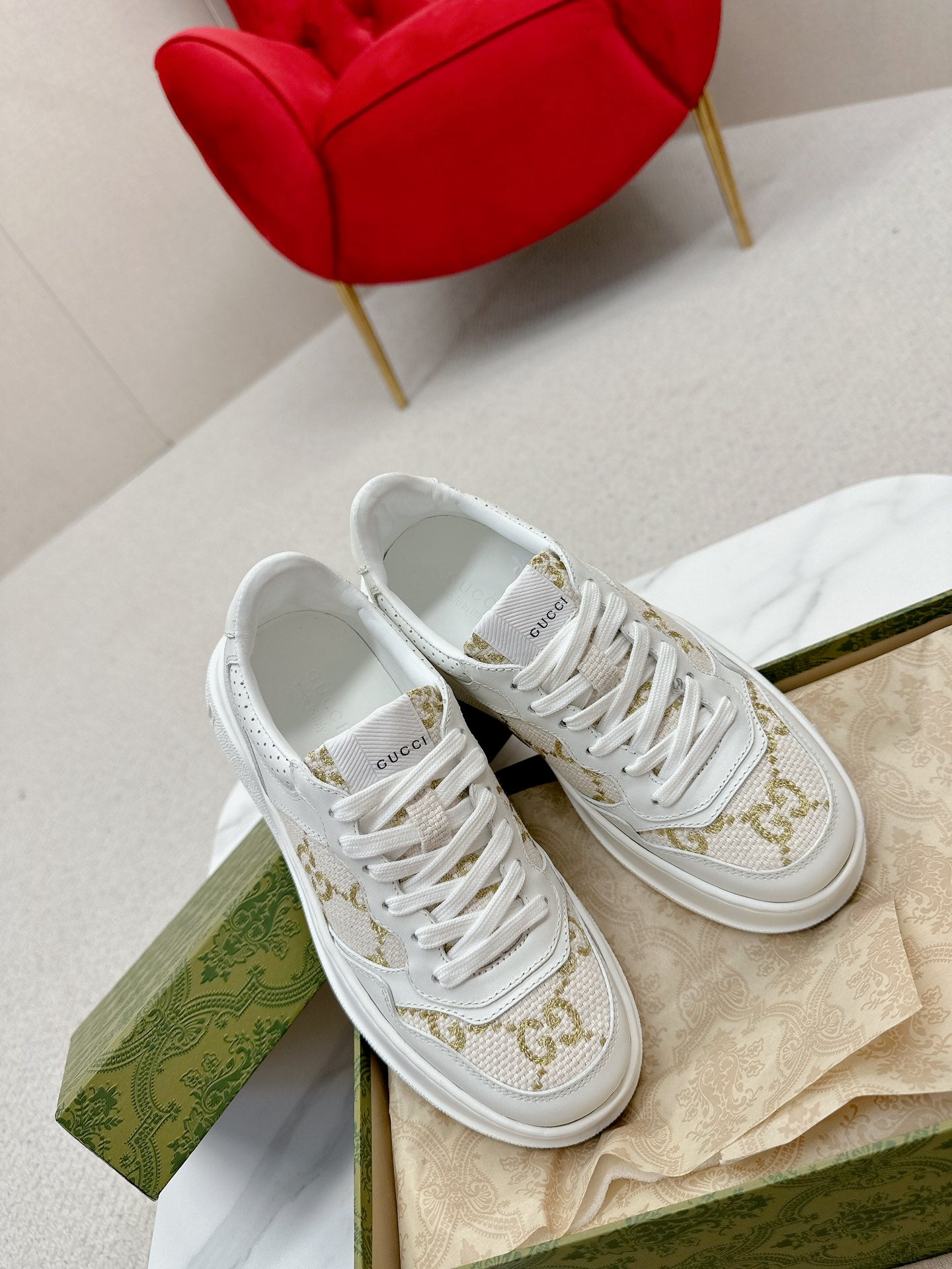 GG TRAINER WHITE CALFSKIN WITH PATTERN