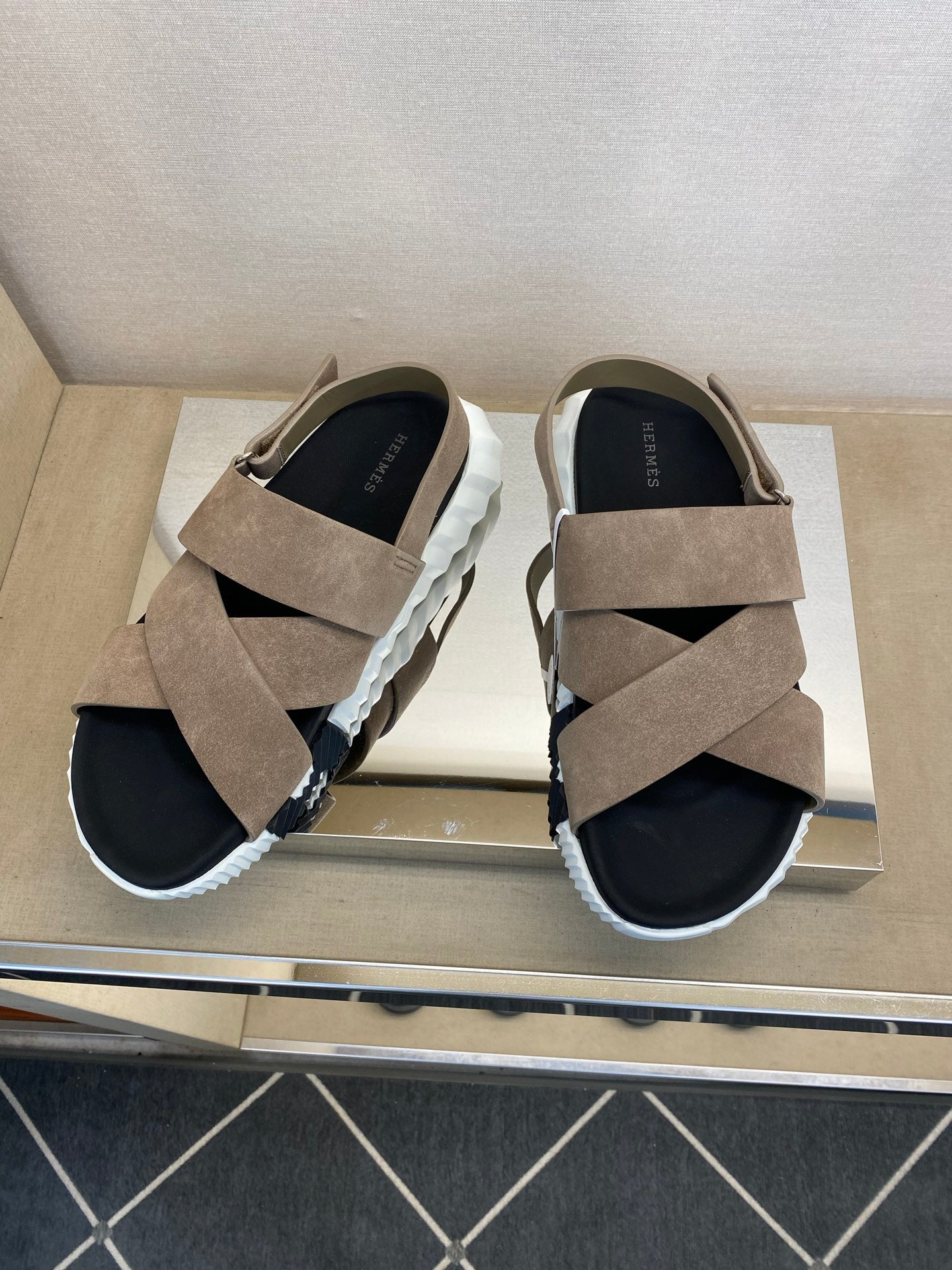 HM Men's Electric Sandals Beige Suede 602593