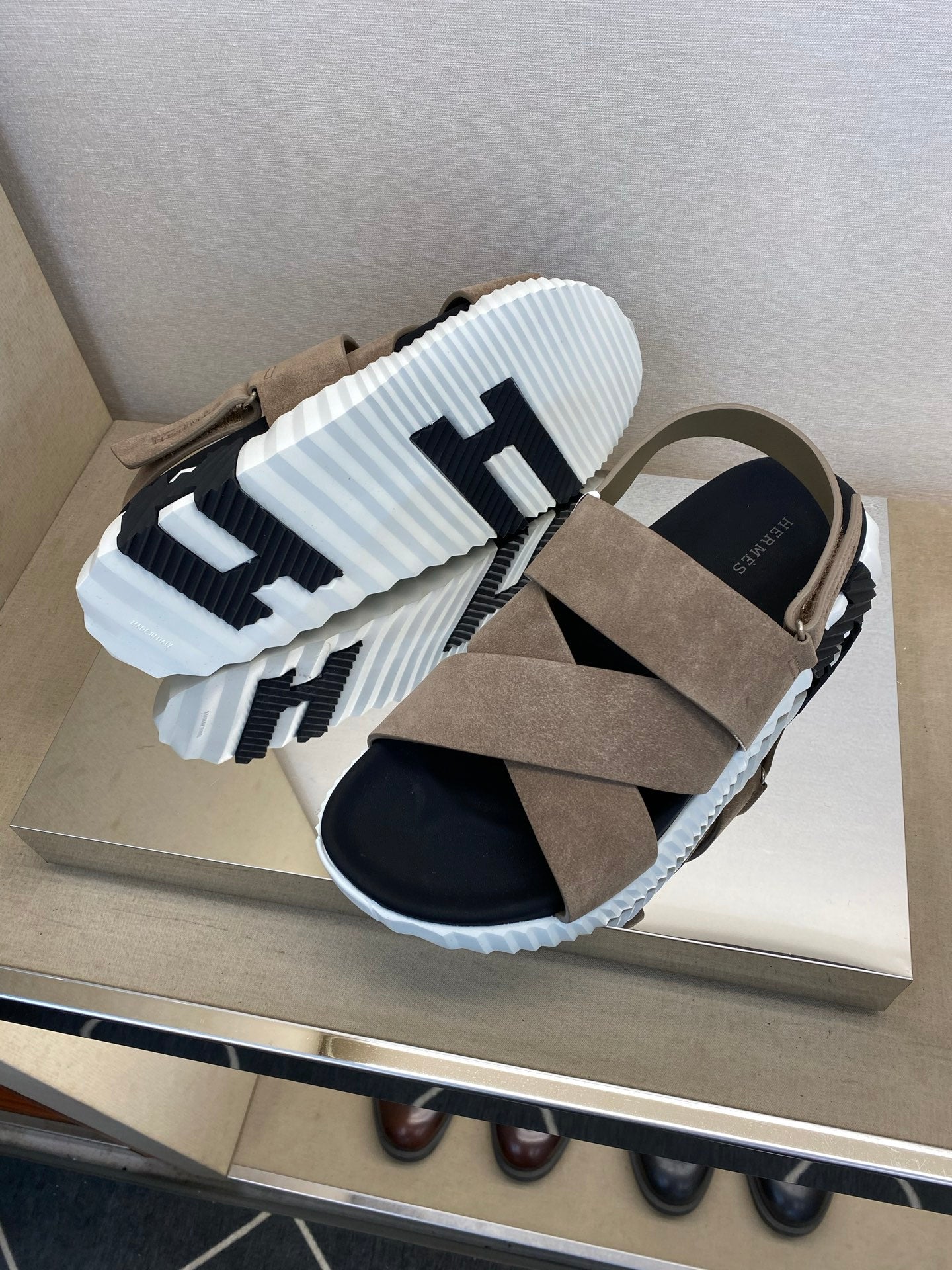 HM Men's Electric Sandals Beige Suede 602593