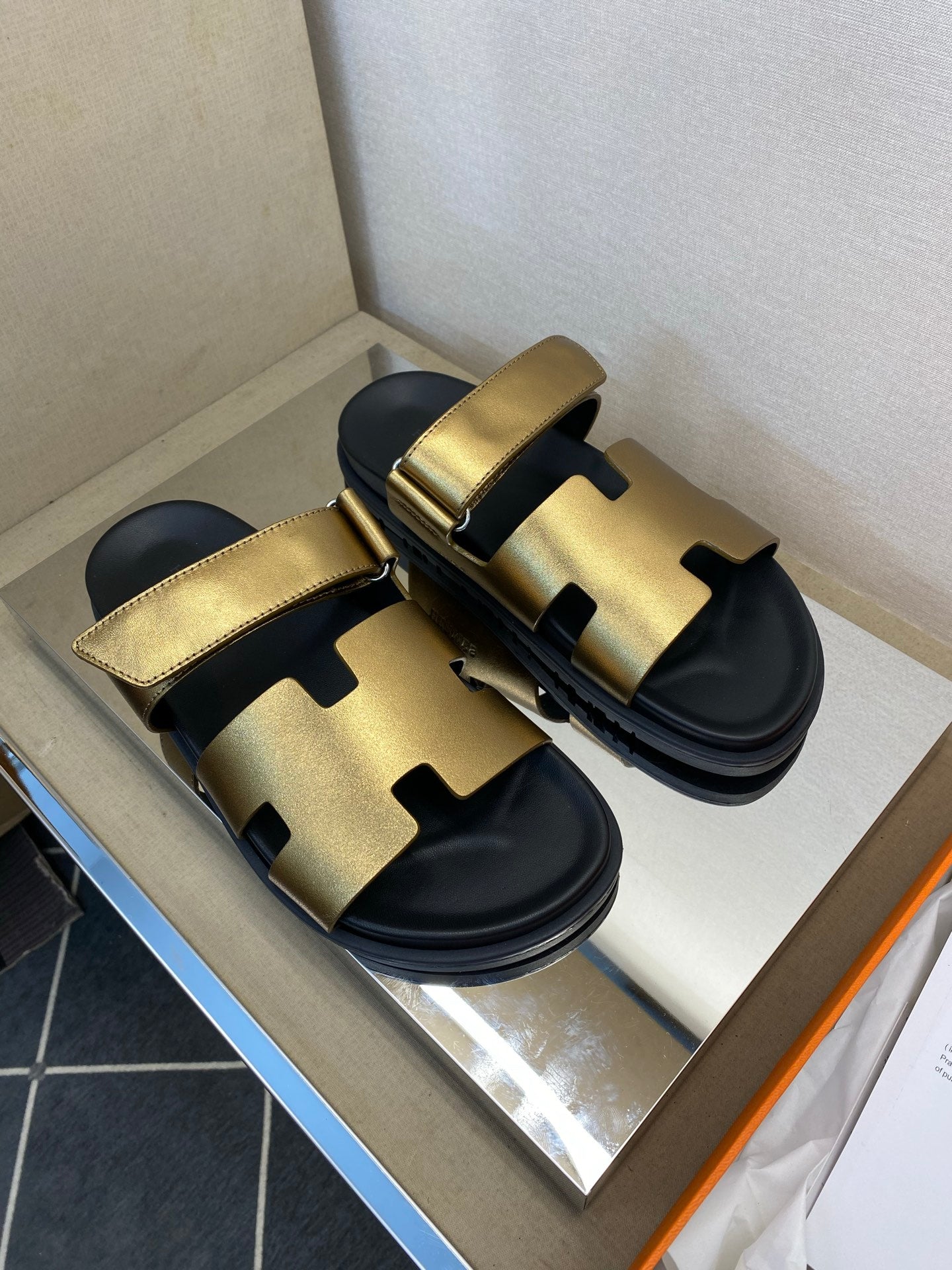 HM Men's Chypre Sandals Gold Calfskin 647574