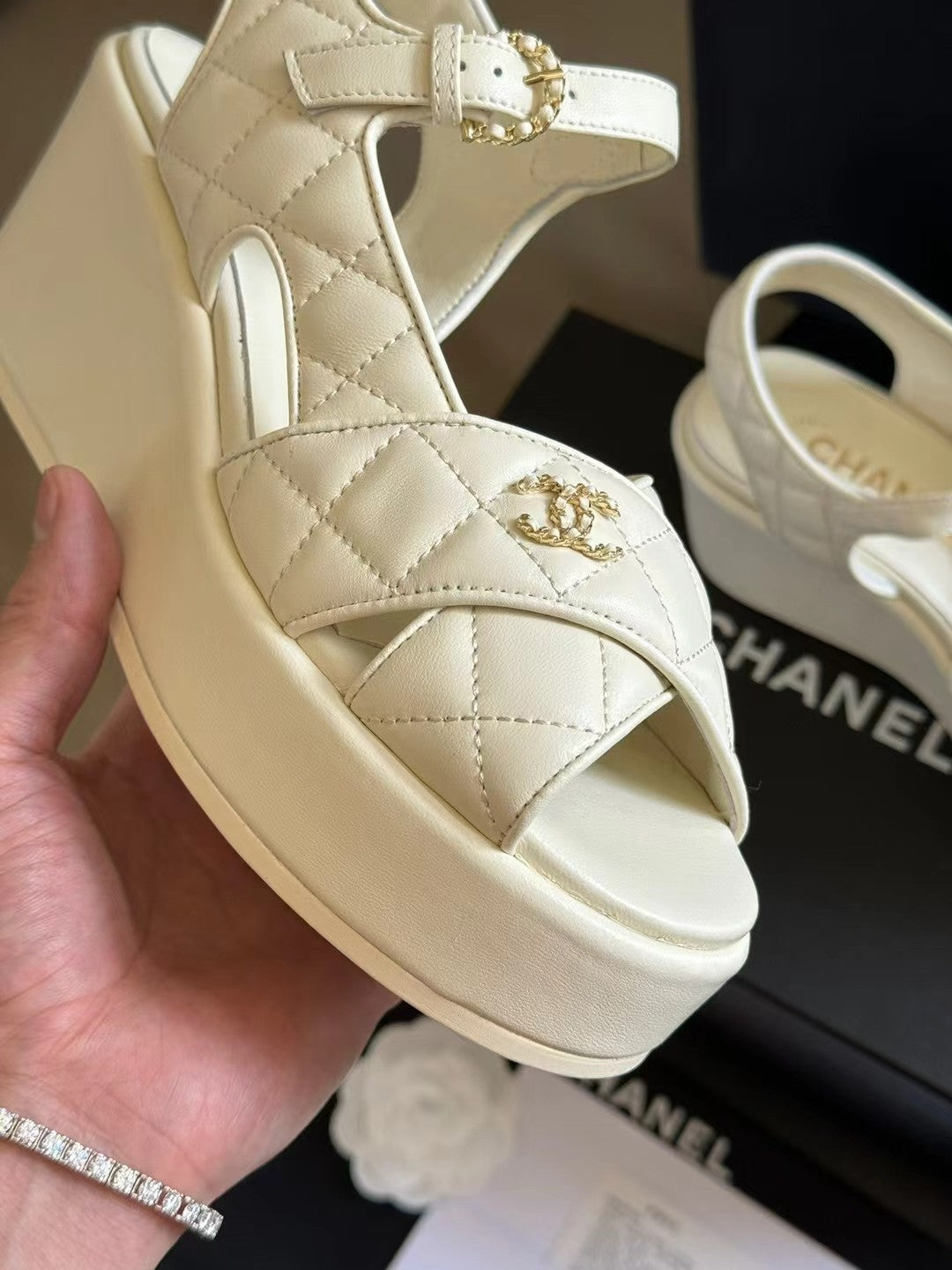 CC CLASSIC WEDGE SANDALS IN WHITE LAMBSKIN