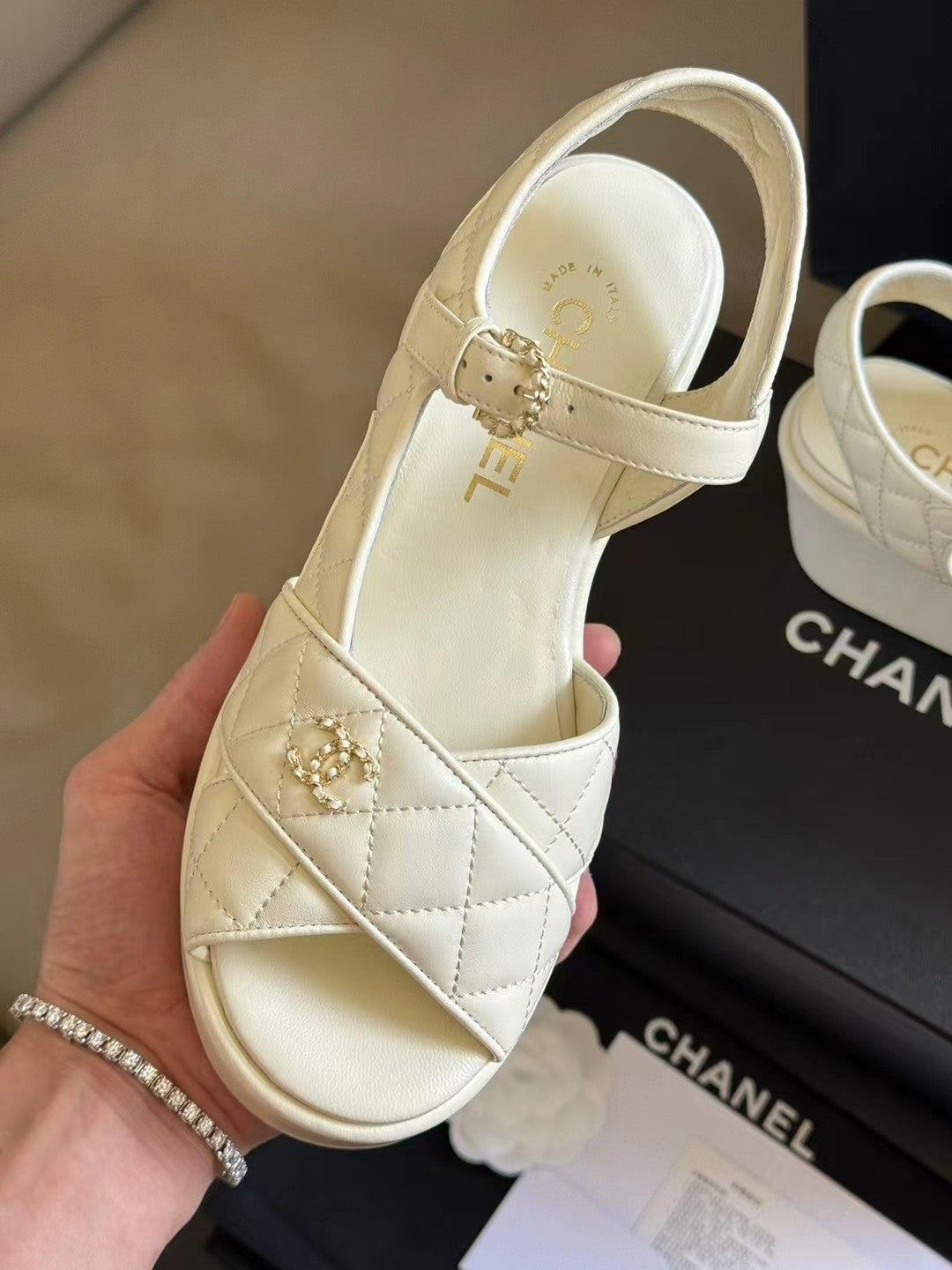 CC CLASSIC WEDGE SANDALS IN WHITE LAMBSKIN