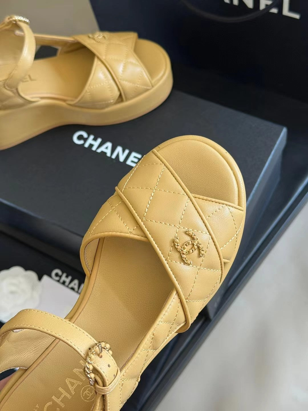 CC CLASSIC WEDGE SANDALS IN LIGHT YELLOW LAMBSKIN