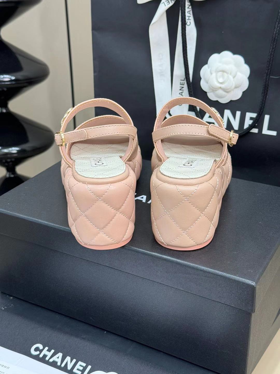 CC HIGH WEDGE SANDALS IN LIGHT PINK LAMBSKIN