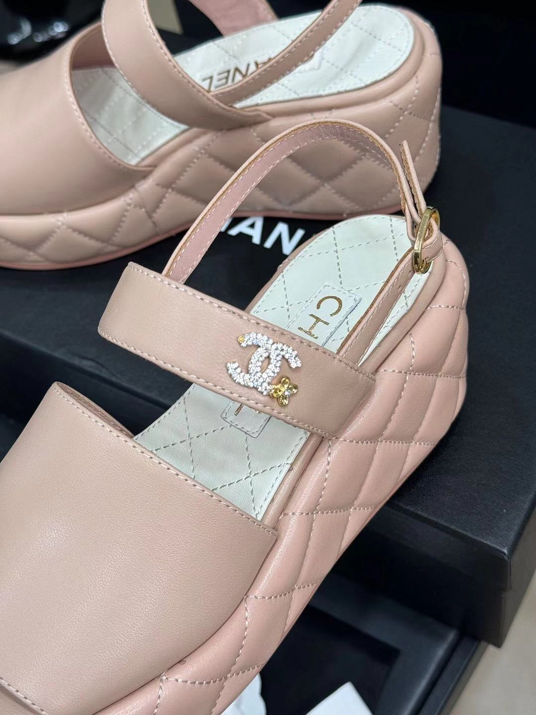 CC HIGH WEDGE SANDALS IN LIGHT PINK LAMBSKIN