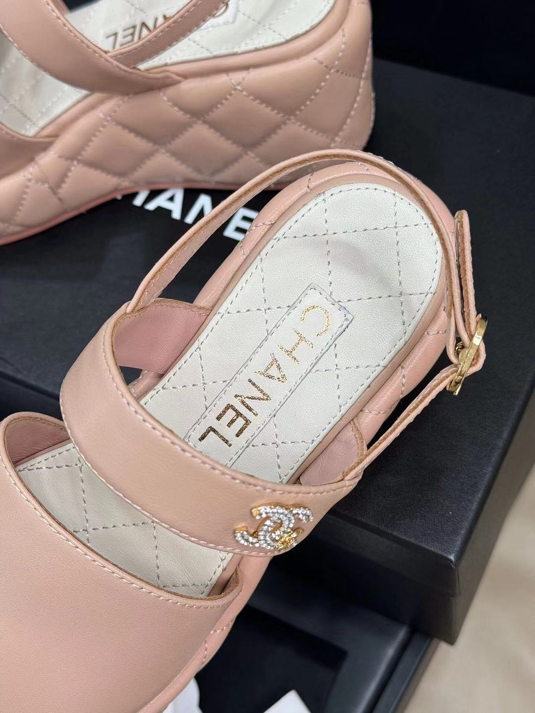 CC HIGH WEDGE SANDALS IN LIGHT PINK LAMBSKIN