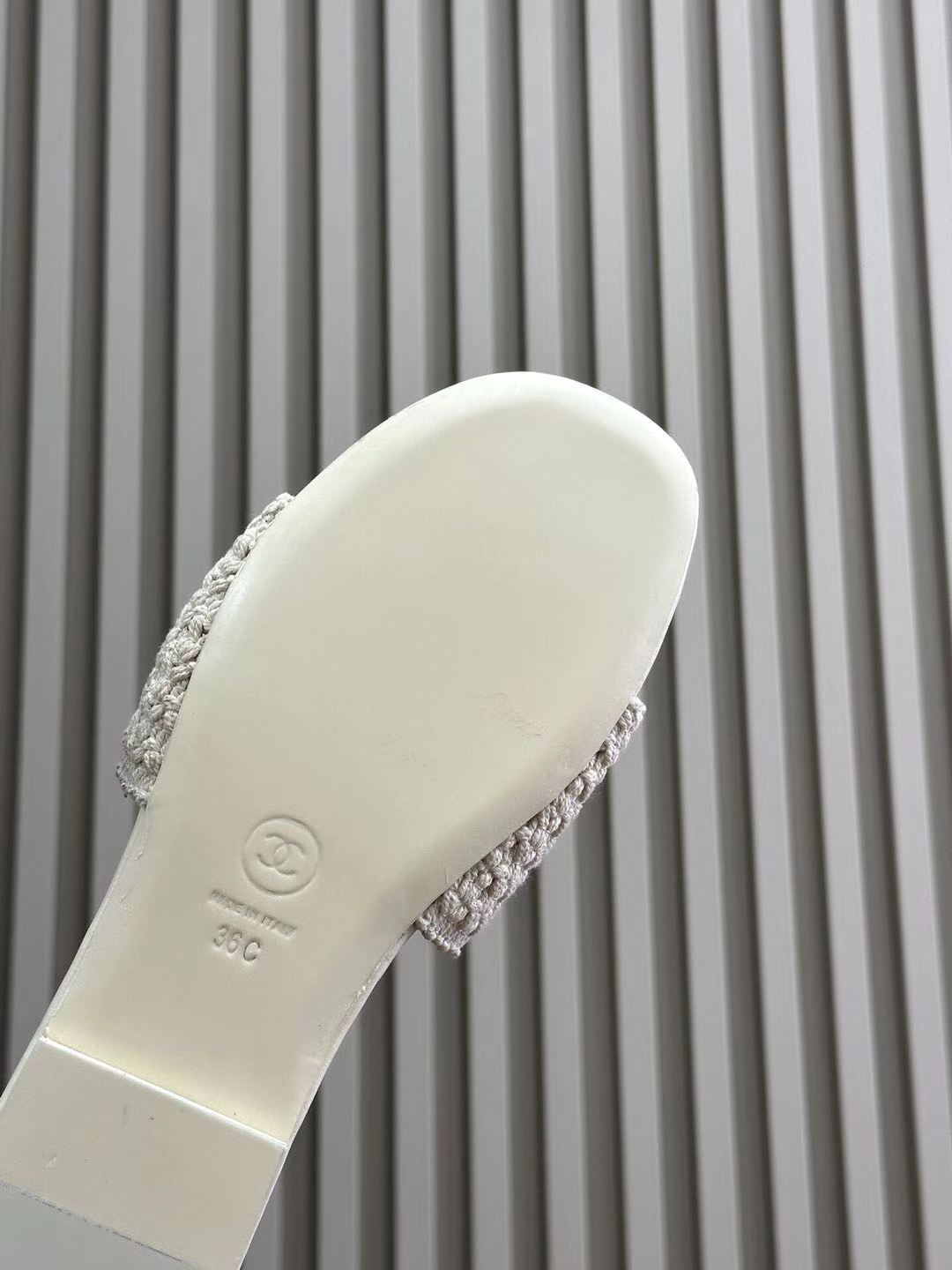 CC WOVEN SLIPPERS WHITE COWHIDE SOLE