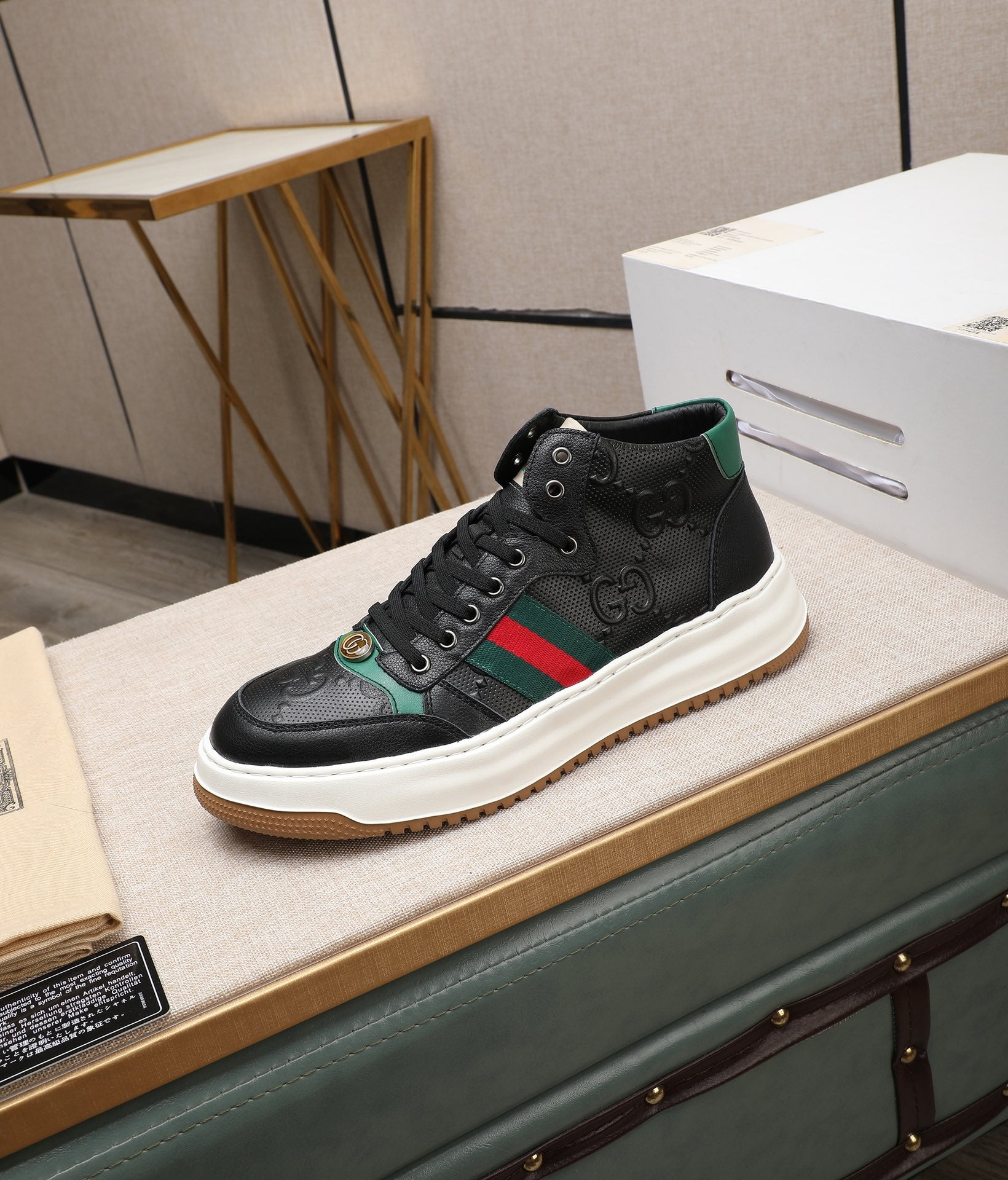 GG Men's Screener Sneaker Black Cowhide 440160