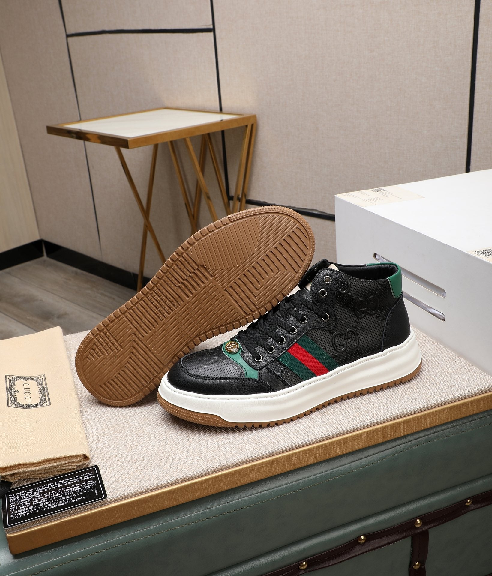 GG Men's Screener Sneaker Black Cowhide 440160